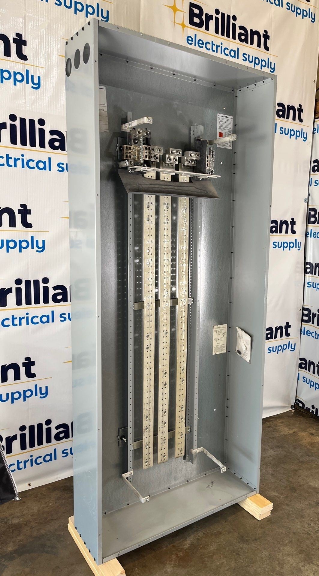 Siemens S5E90ML800ATS S5 Panelboard 800A 480/277V 3PH 4W MLO Indoor Encl B890 Box Used