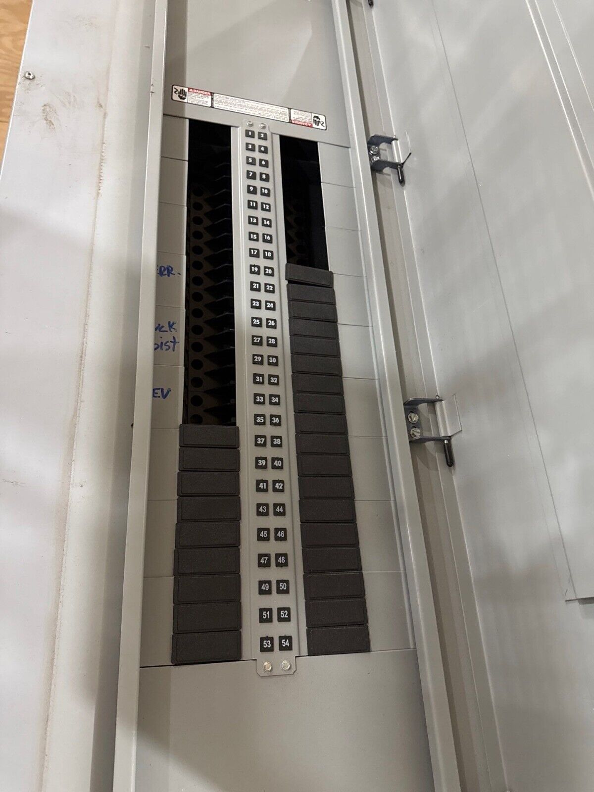 Siemens P3E62ML800ATS P3 Panelboard 800A 480/277V 3PH 4W 54 Cir 3R Outdoor Encl P132 Used