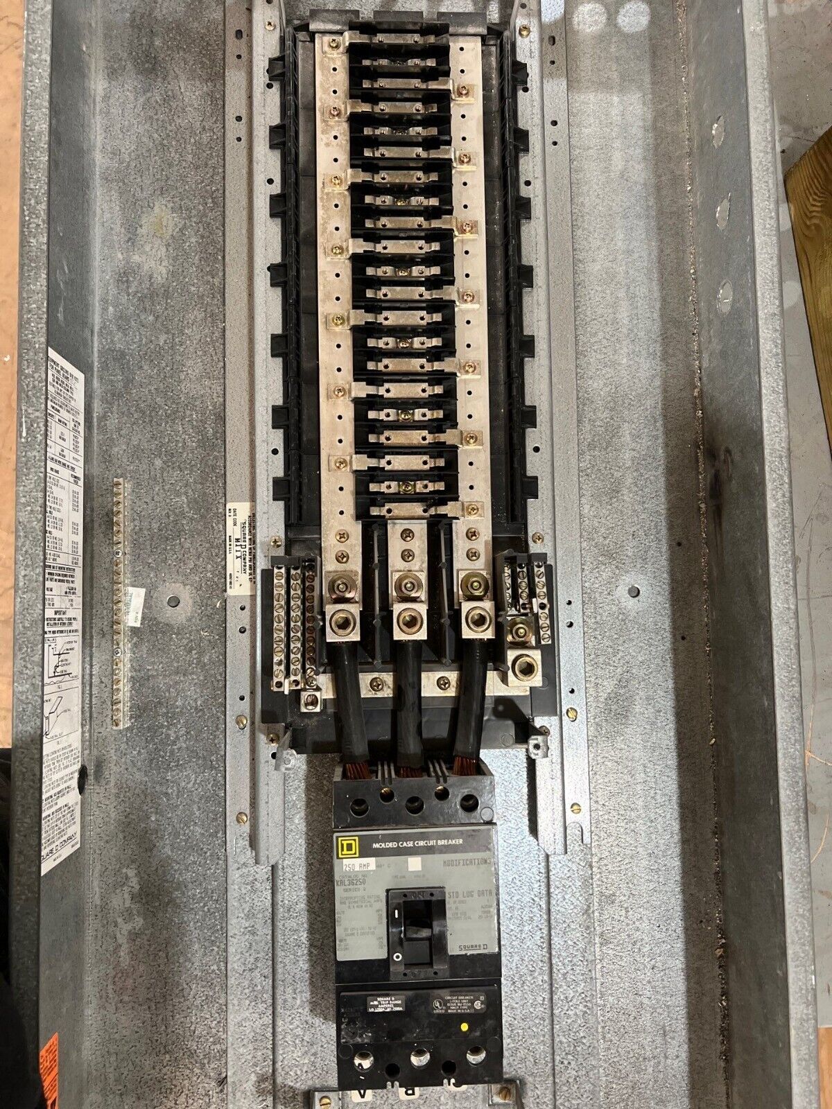 Square D Panelboard 250A 208/120V 3PH 4W 42 Circuit Indoor Encl MCB KAL36250 P625 Used