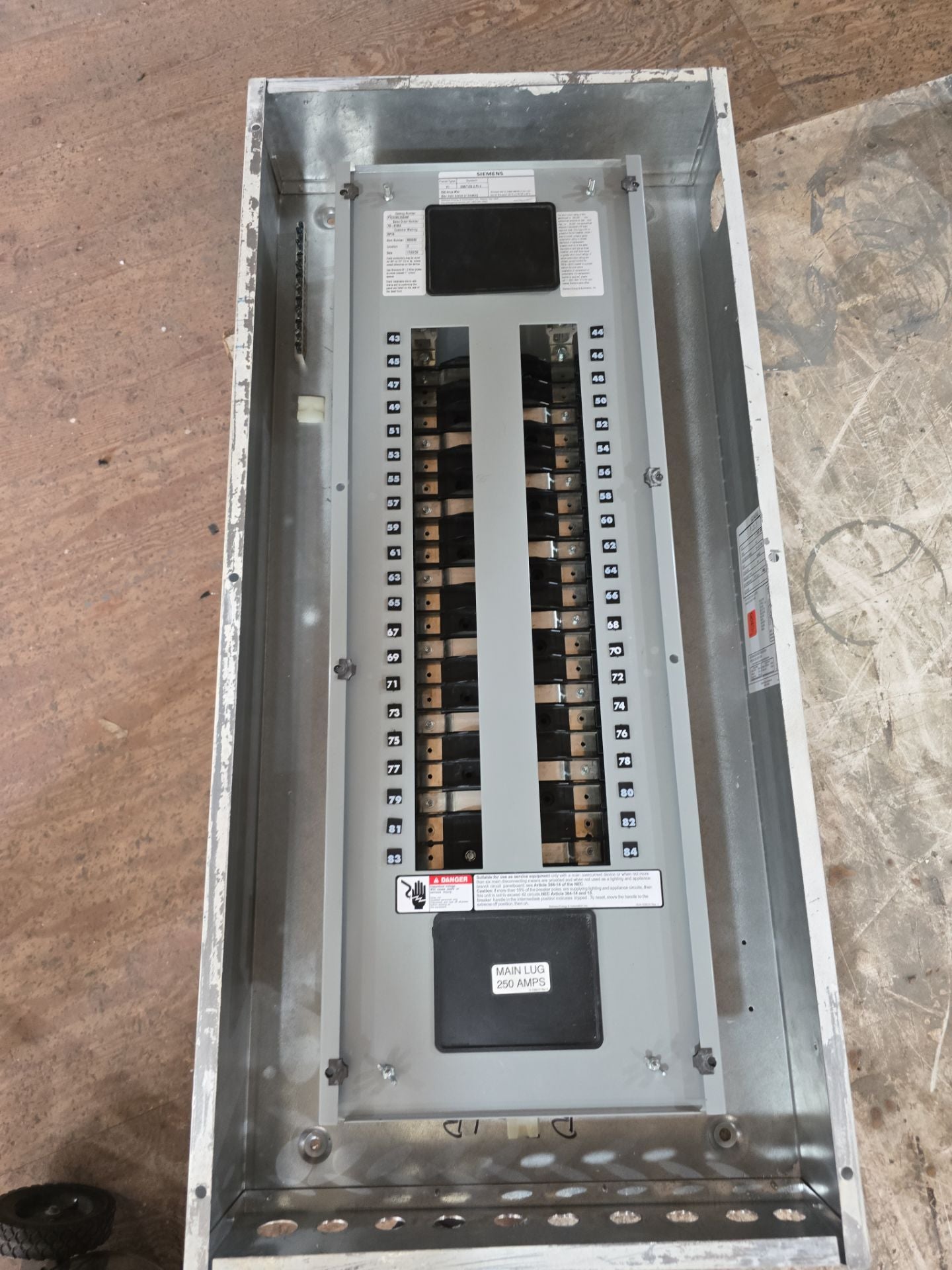 Siemens P1 P1C42ML250ABF Panelboard 250A 208/120V 3PH 4W MLO 42Cir 250 Amp Panel Used