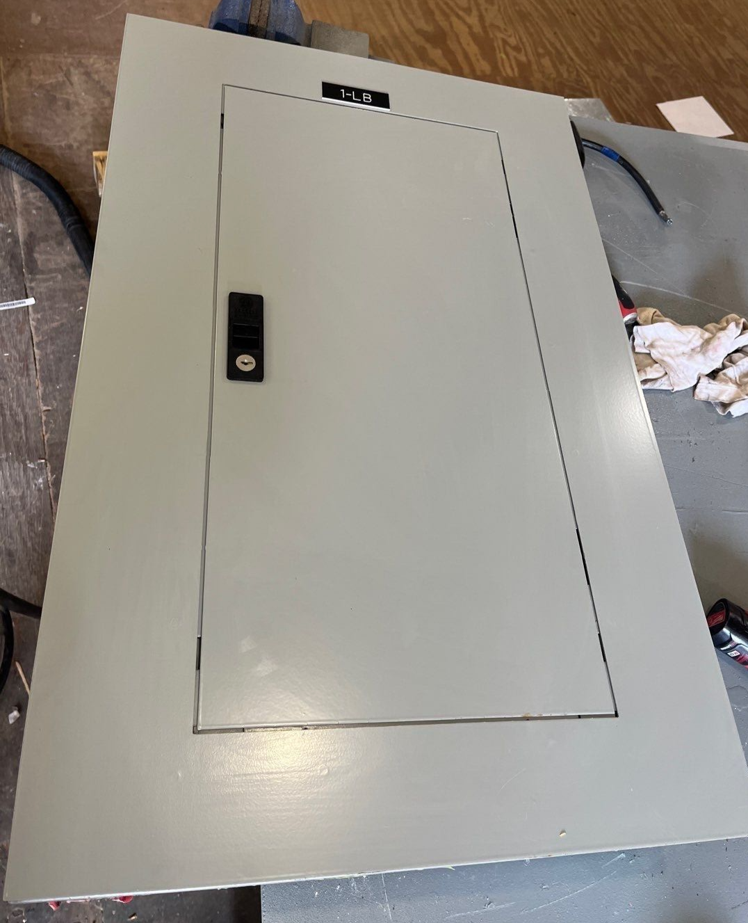 GE AEF3301MTX Panelboard 125A 208Y/120V 3PH 4W 30 Circuit 125 Amp MLO Box AB31B P241 Used