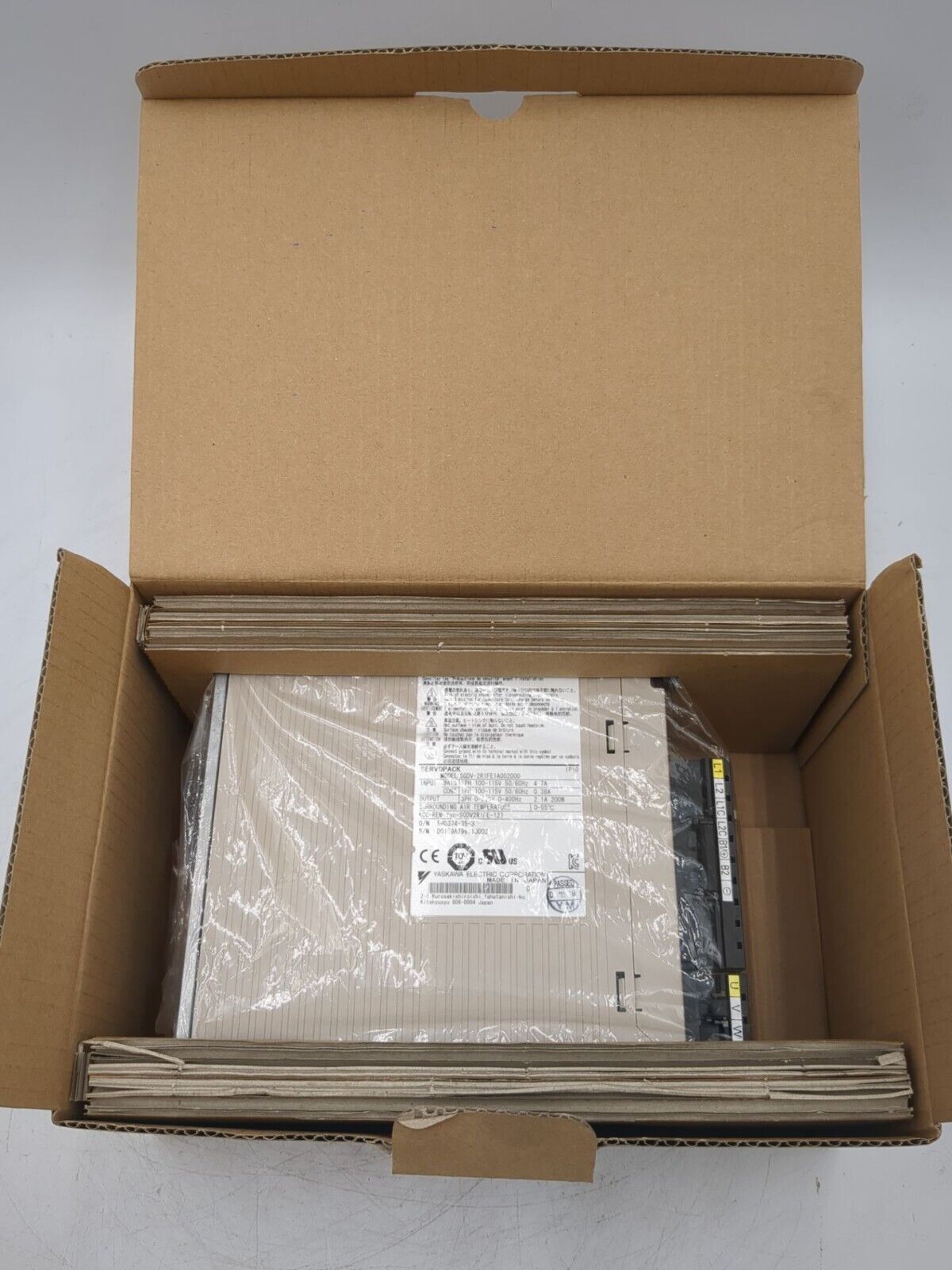 Yaskawa SGDV-2R1FE1A002000B00 New