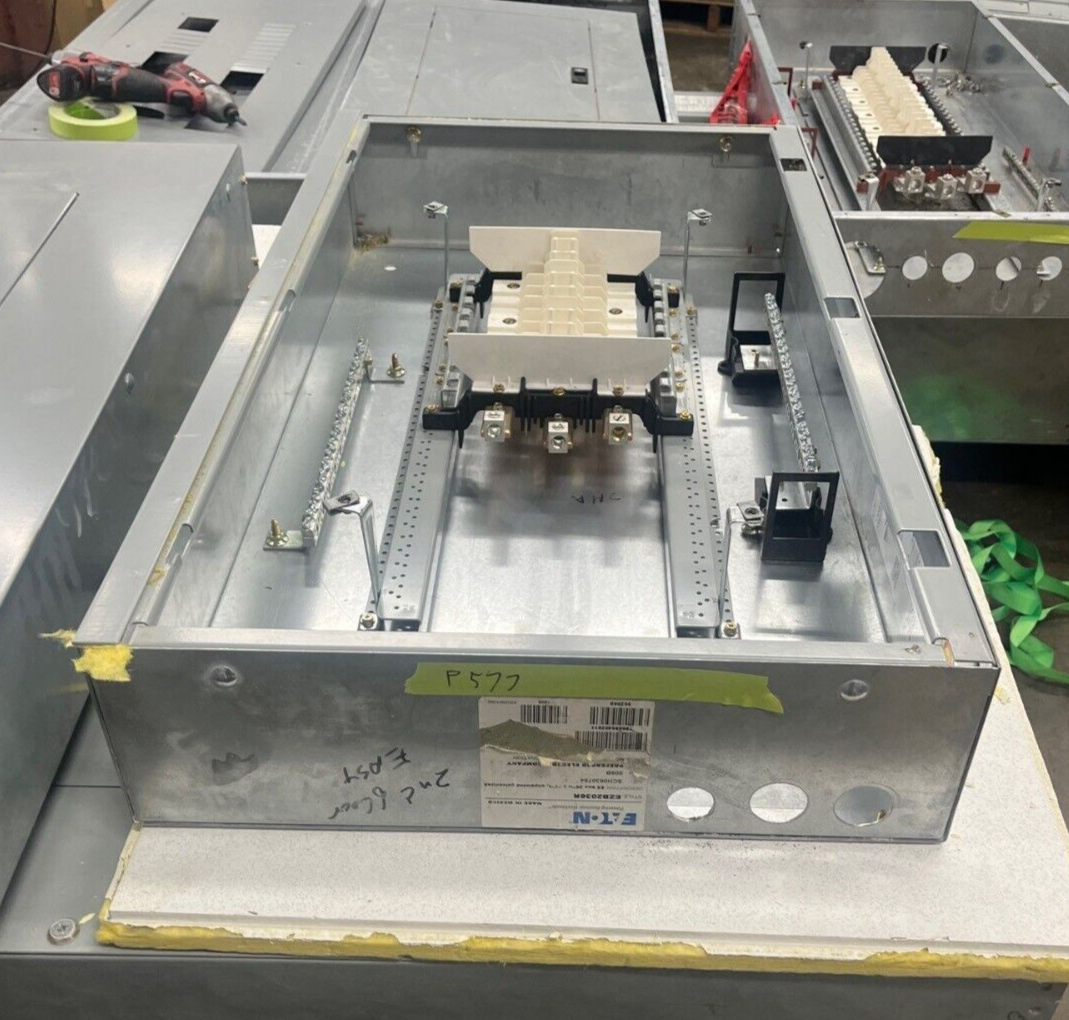 Eaton PRL2A Panelboard 100A 480/277V 4W 3PH Indoor Encl 18 Circuit MLO EZB2036R P577 Used