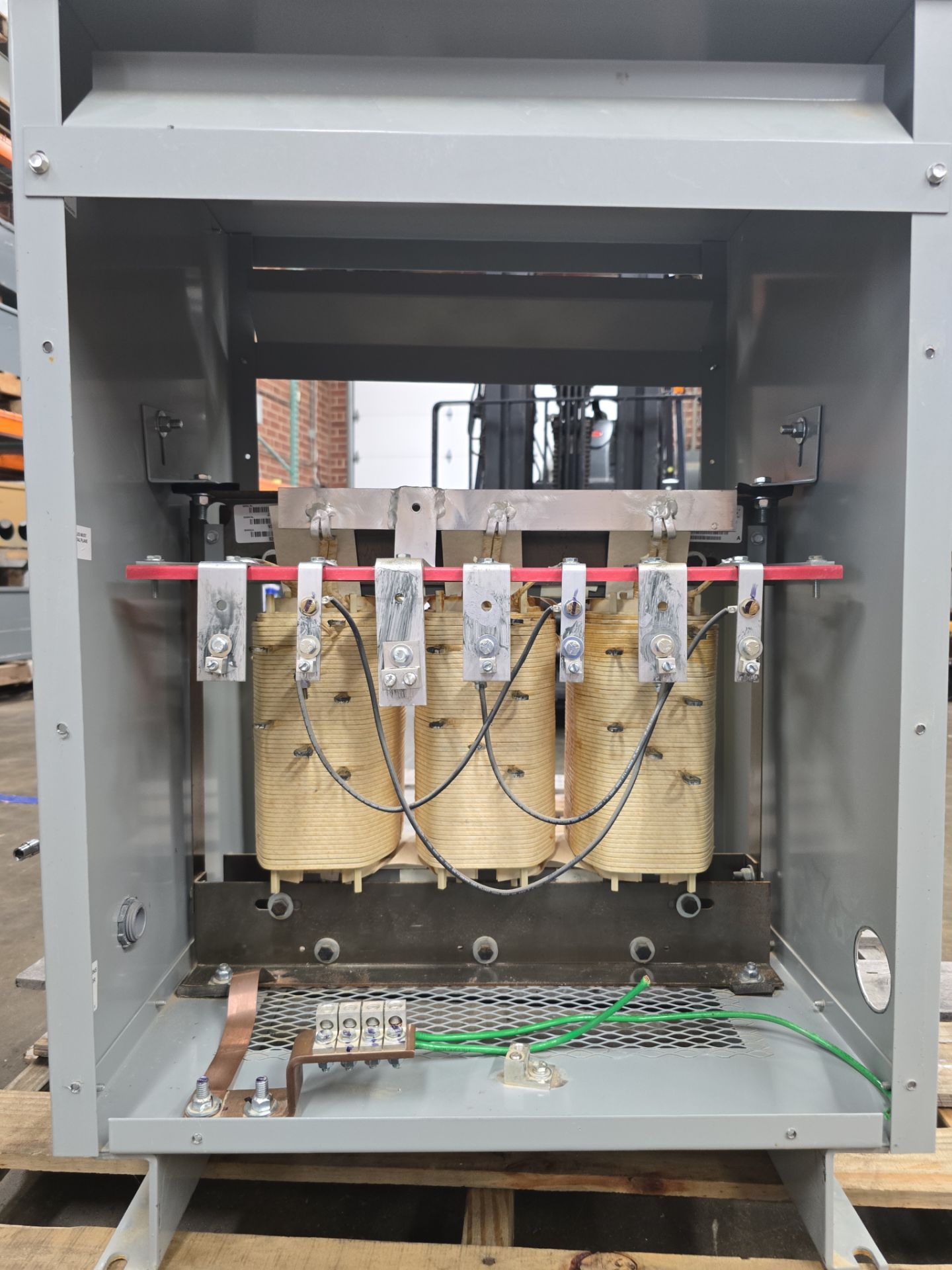 30kVA Eaton V48M28T3016 Transformer Pri 480V Sec 208/120V 3PH Indoor T275 G02S04 Used