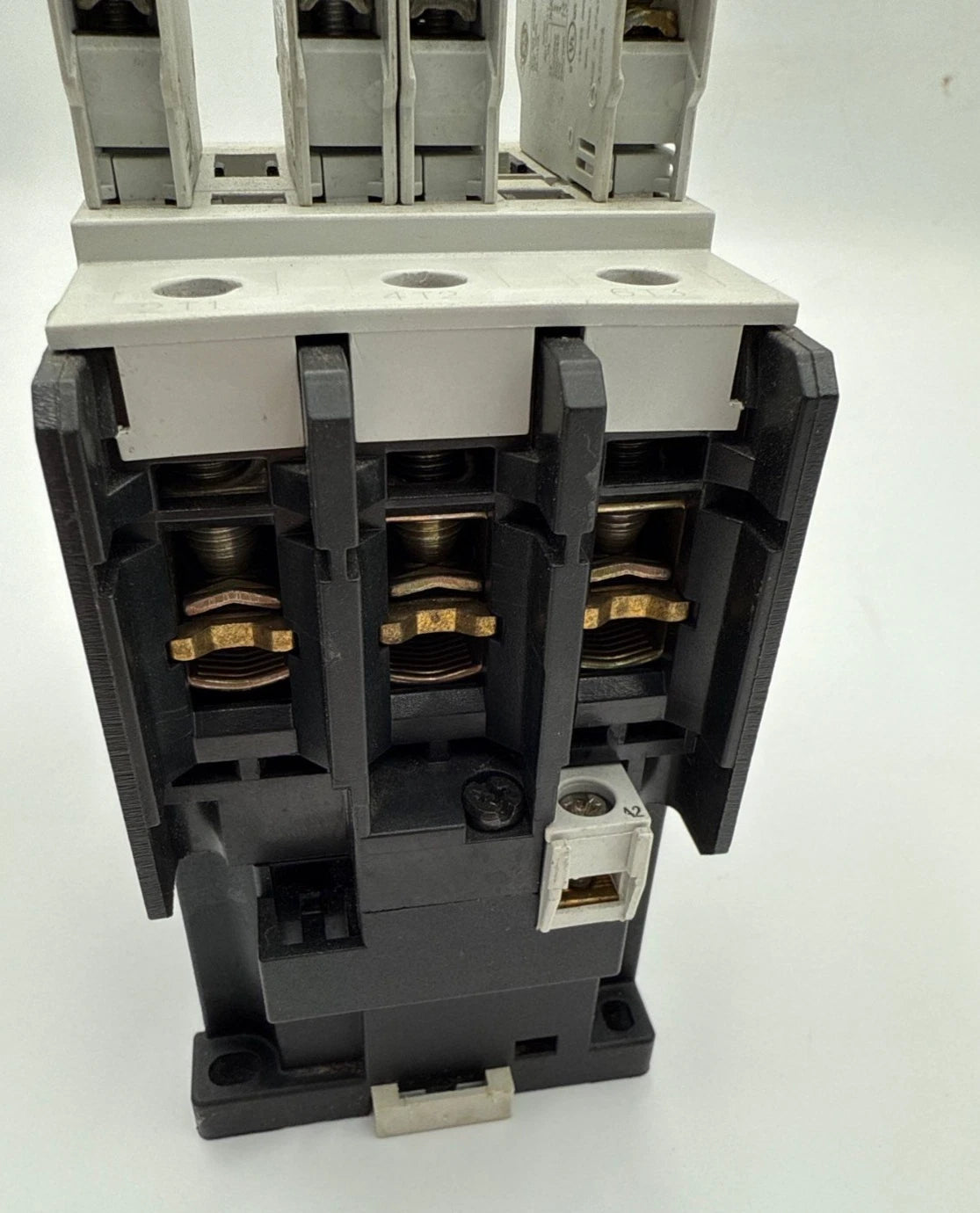 GE CL06A300M Contactor 80A 3P 600V 3PH 40HP Coil 110/120V Aux Contact BCLF01 Used