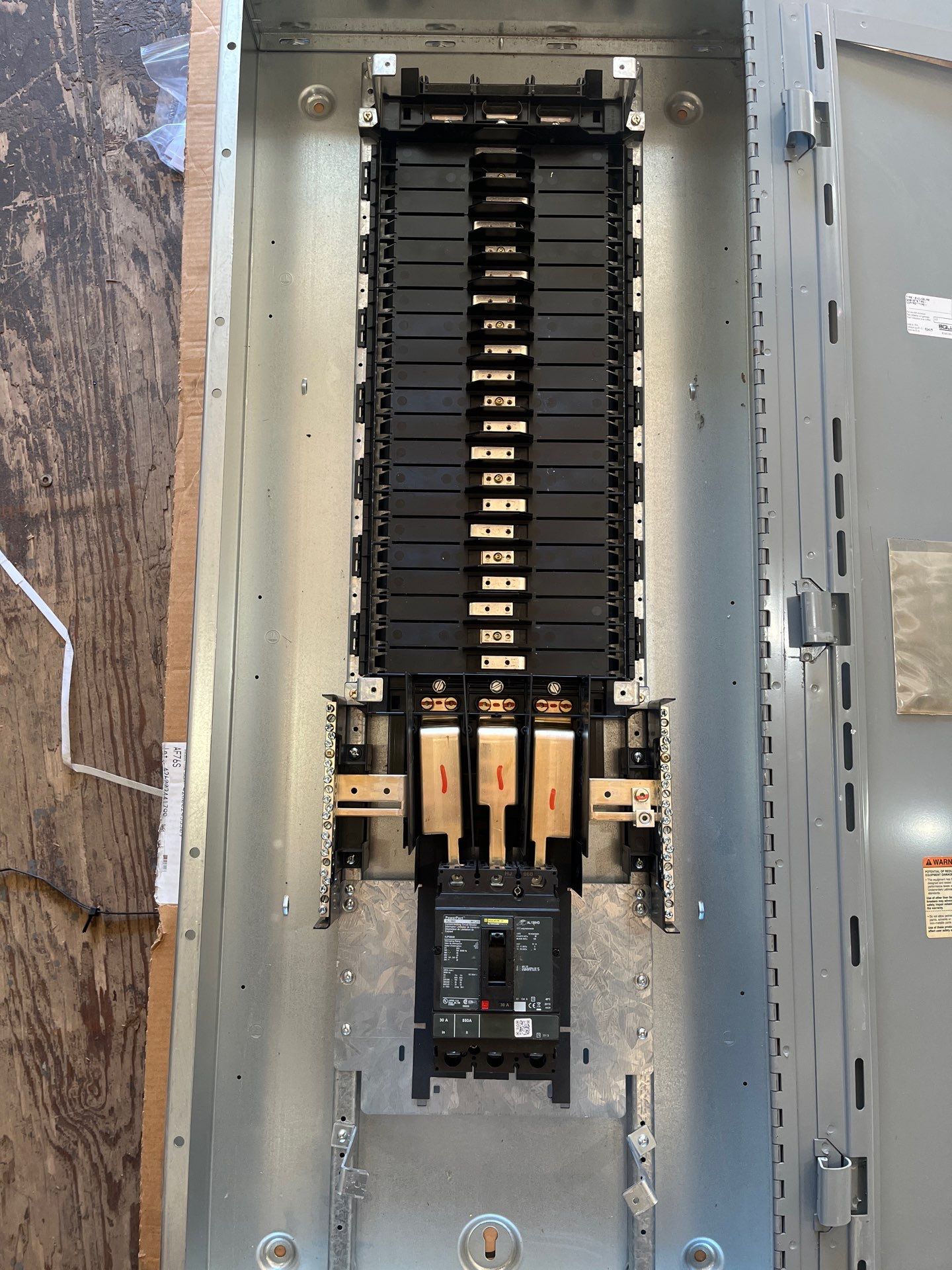 Square D NF Panelboard 30A 480Y/277V 3PH 4W 42 Space Main HJP36030 MCB Indoor New