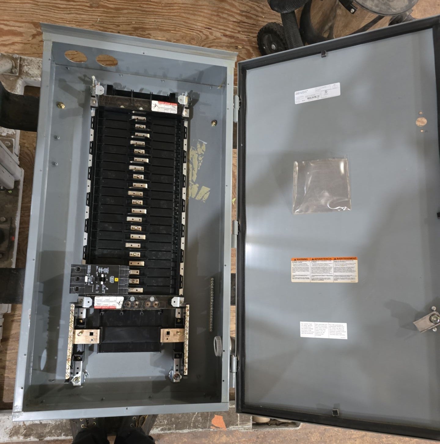 Square D NF Panelboard 100A 480/277V 3PH 4W 30 Cir MCB 3R Encl Outdoor Main EGB34100 Used