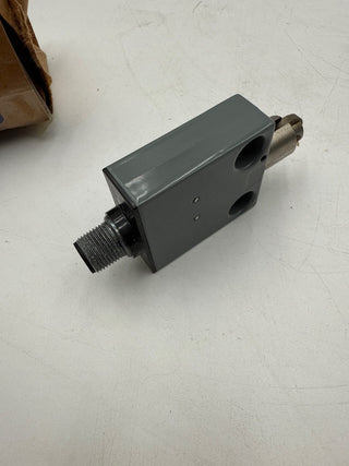 Square D 9007MS02S0084 Compact Enclosed Limit Switch Plunger Roller New