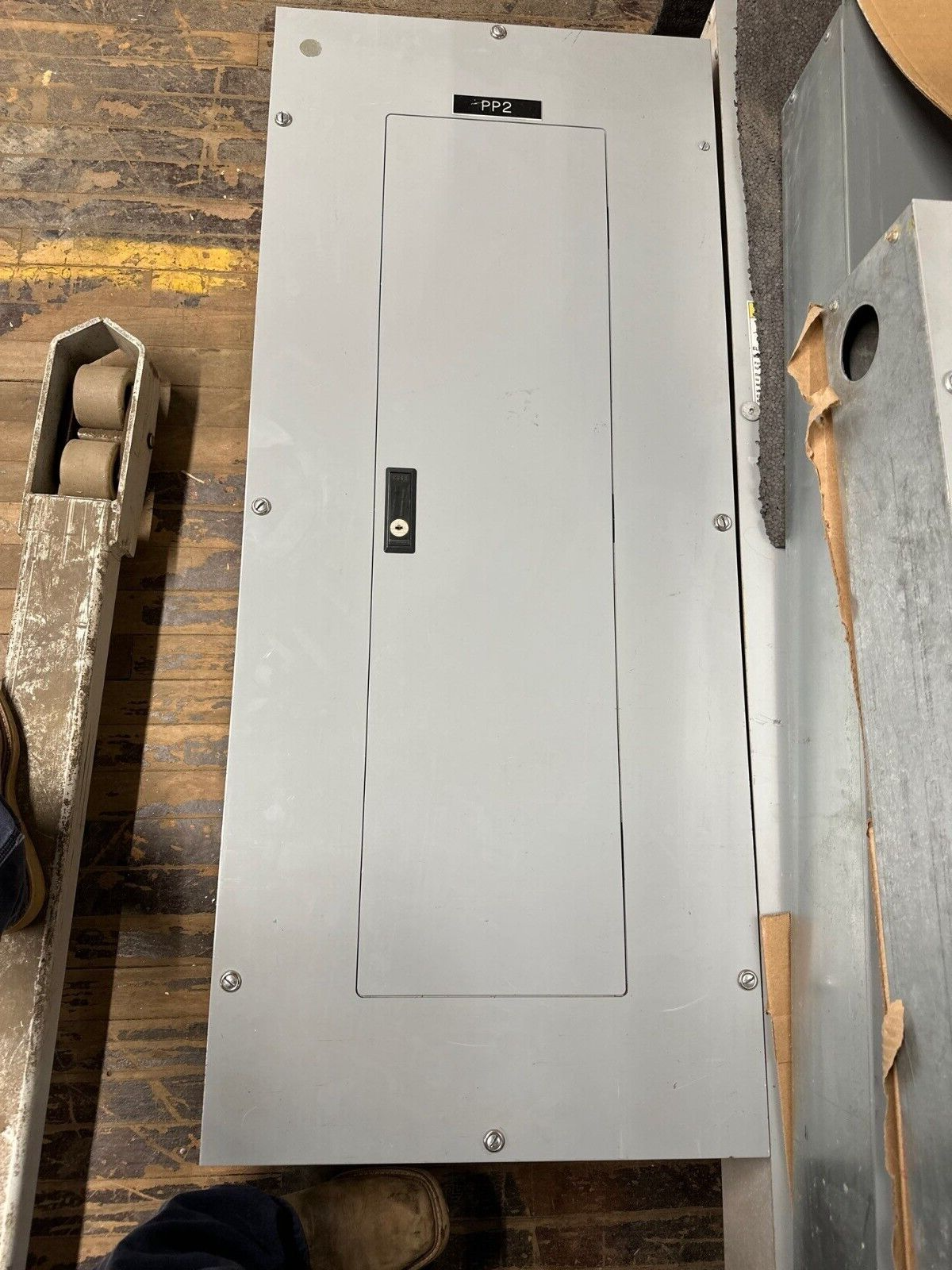 Eaton PRL1A Panelboard 100A 120/208V 3PH 4W 100 Amp MLO 42 Circuit Main Lug P129 Used