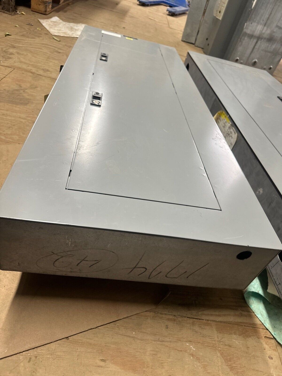 GE AQF3422ABX Panelboard 225A 208Y/120V 3PH 4W Indoor Encl 42 Circuit MCB AB55B P007 Used