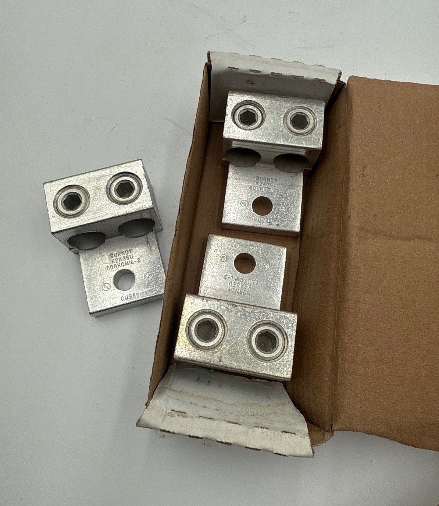 Burndy K2A36U Mechanical Terminal Lug 2 AWG to 600 KCMIL Str 1/2" Stud 3PC New