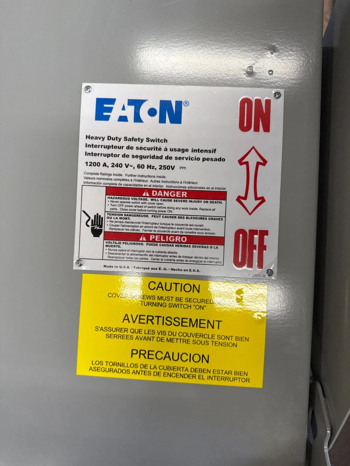 Eaton DH328NRK Safety Disconnect Switch 1200A 3P 240V 3PH 3R Outdoor 1200 Amp Used