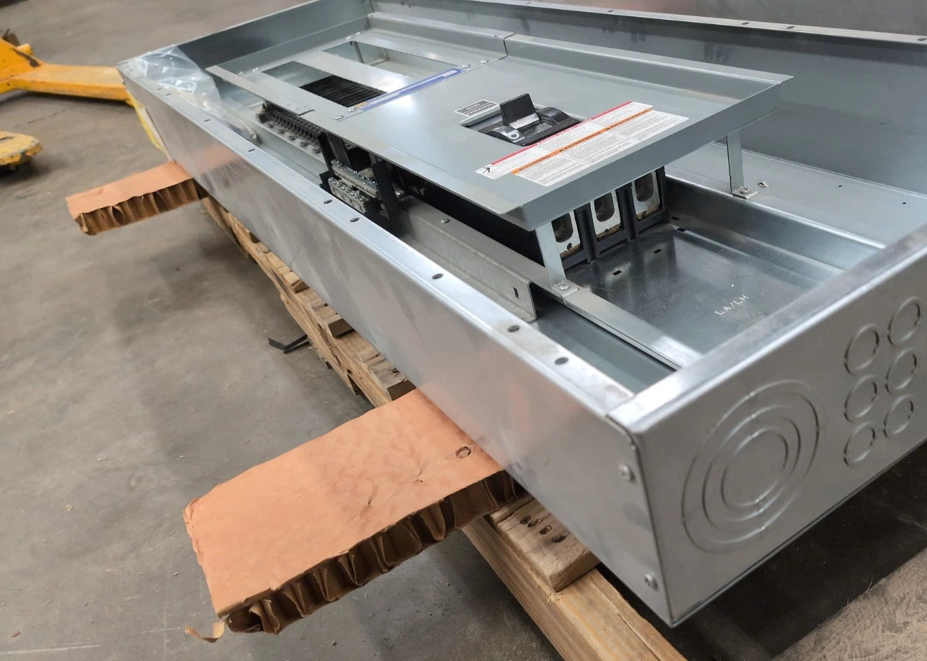 Square D NQ Panelboard 400A 208/120V 3PH 4W Type 1 Encl 400 Amp MCB Panel 42 Cir New