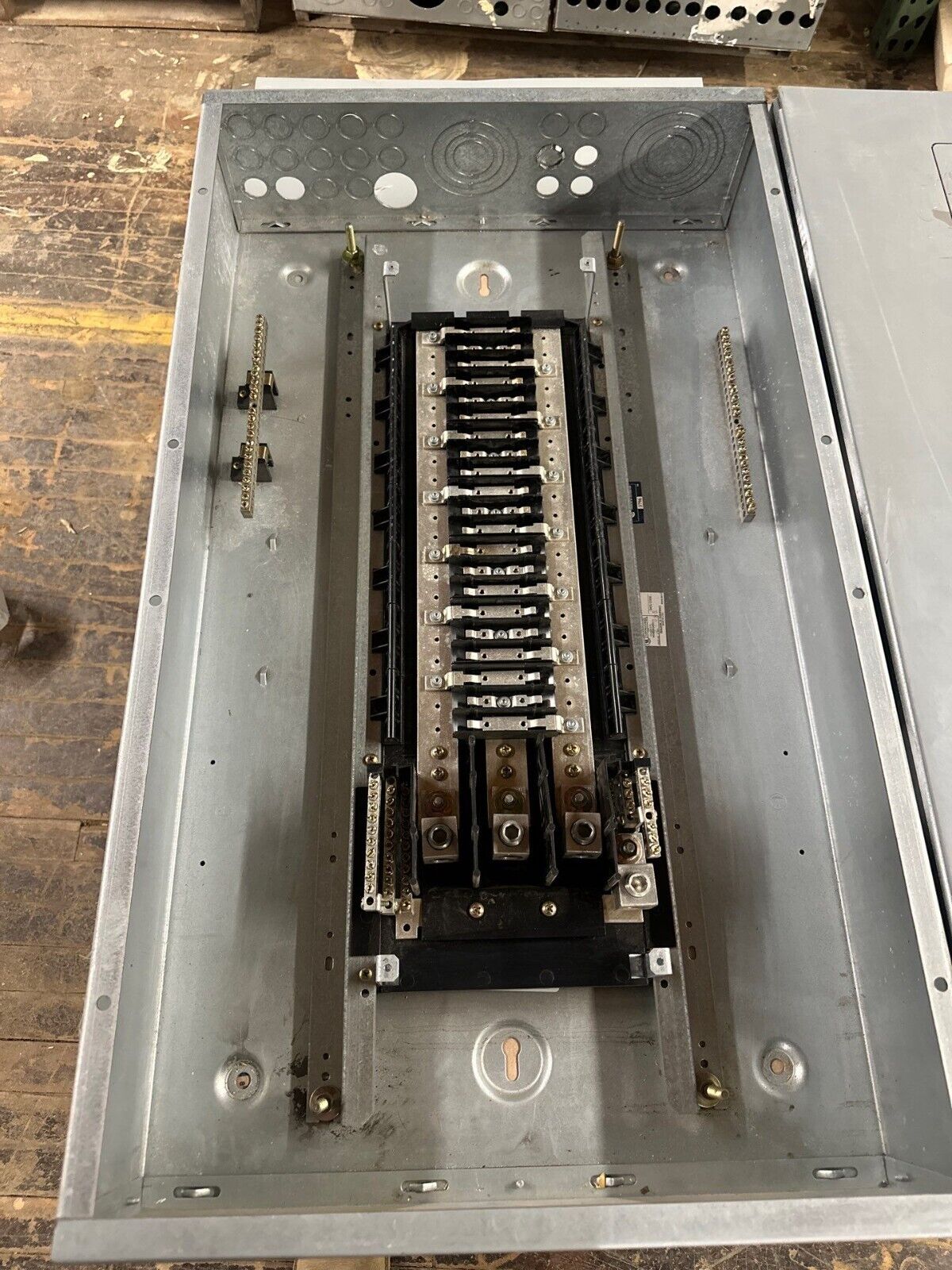 SQUARE D NQOD442L225 MLO Panelboard 225A 208Y/120V 3P 4W Main Lug 42 Circuit P297 Used