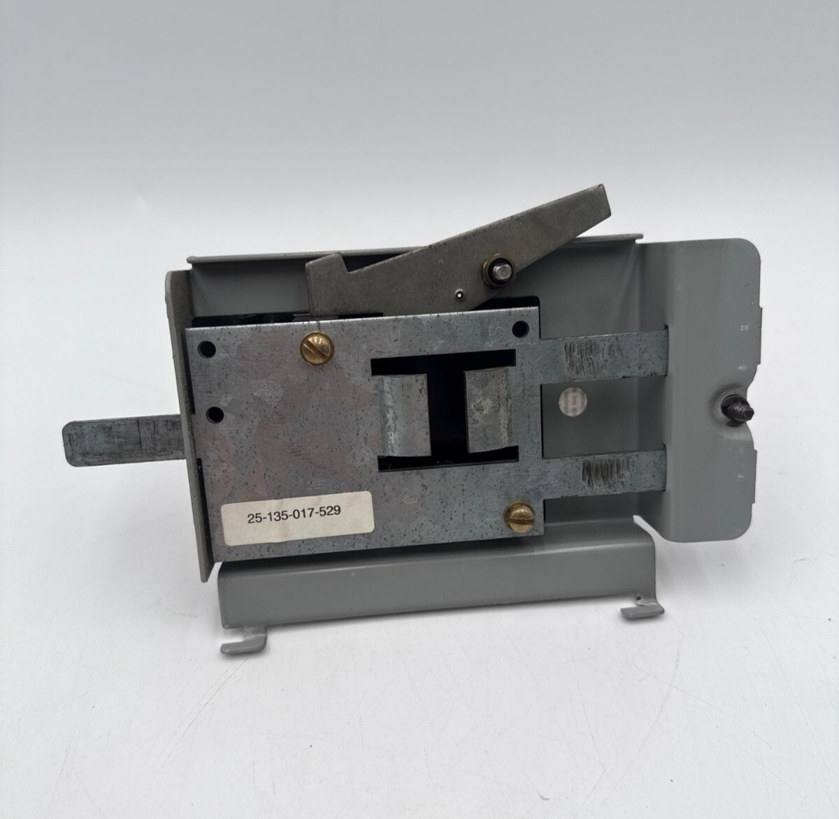 Siemens 25-135-017-529 Gray MCC Breaker Handle Switch Mechanism Model 95 Used