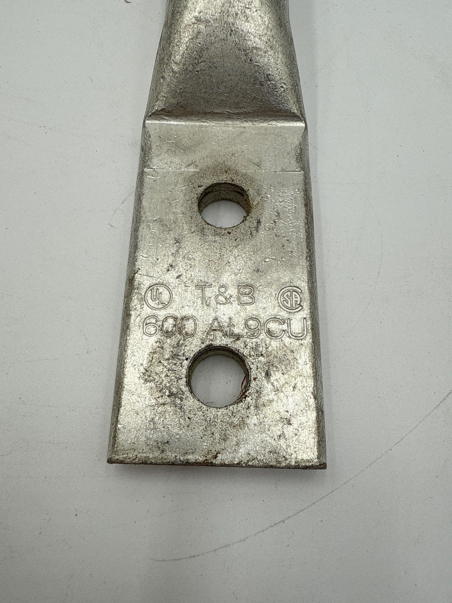 T & B 600 AL9CU Lug 1/2” Bolt 600 MCM CU OR AL 106 Black 7PC Lot New