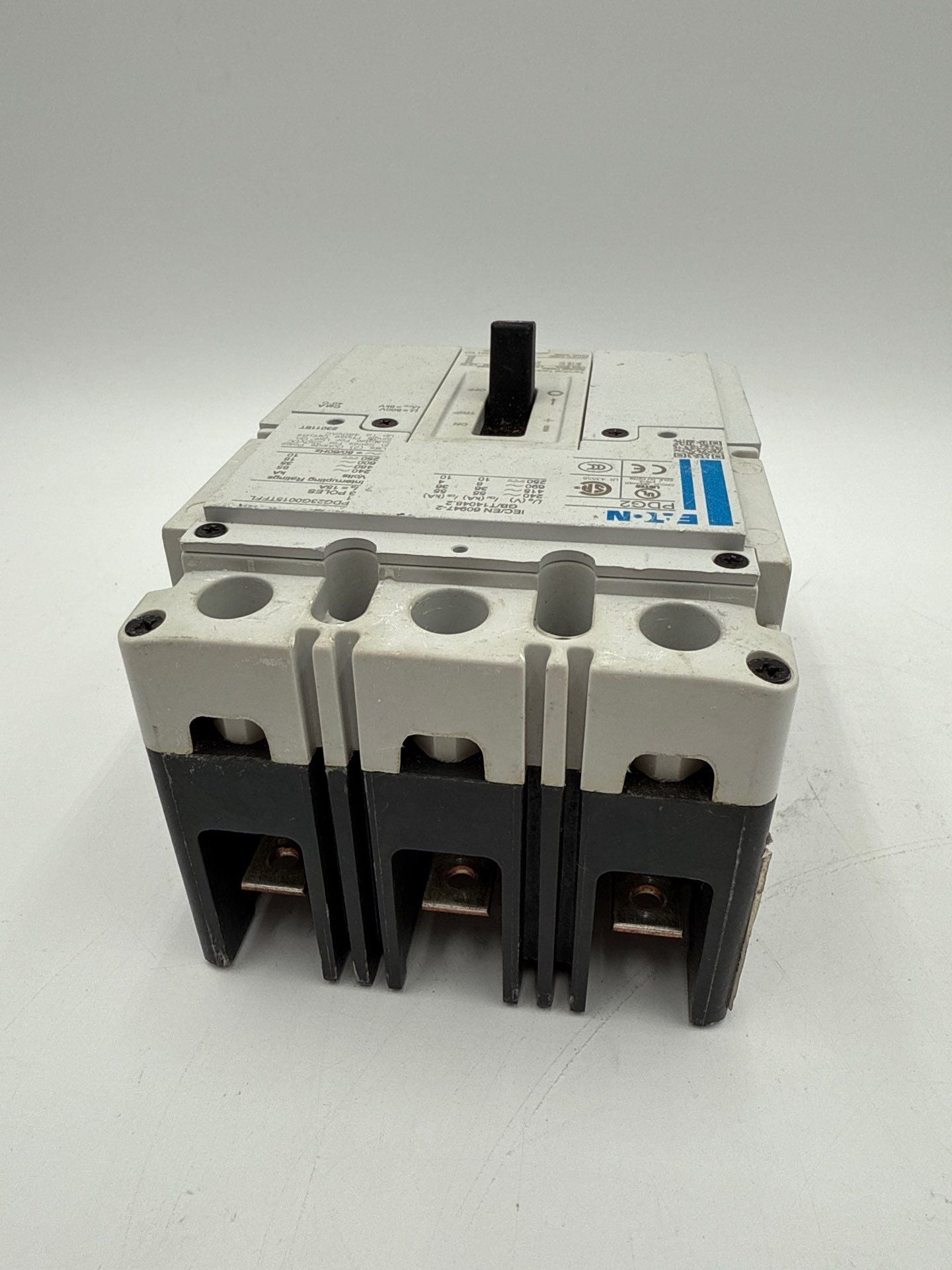 Eaton PDG23G0015TFFL Circuit Breaker 15A 600V 3P Bolt On 15 Amp 3 Pole Used