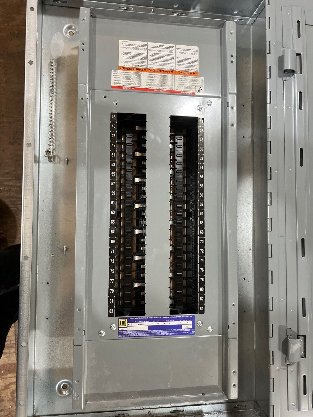 Square D NQ NQ442L2C Panelboard 225A 240V 3PH 4W MLO Indoor Encl 42 Circuit P620 Used
