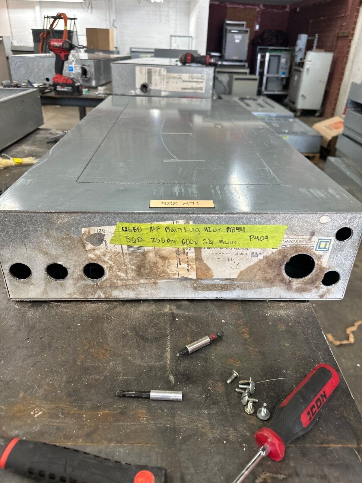 Square D NF Panelboard 250A 600Y/347V 3PH 4W 42 Circuit Box MH44 250 Amp P409 Used