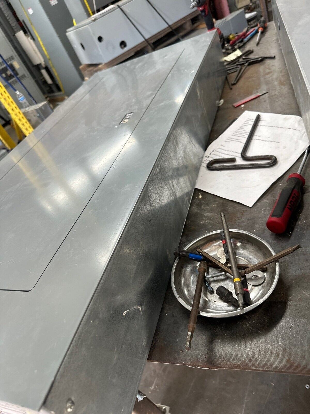 Square D NF MLO Panelboard 250A 600V 3PH 4W 42 Cir Main Lug Panel Indoor Encl P384 Used