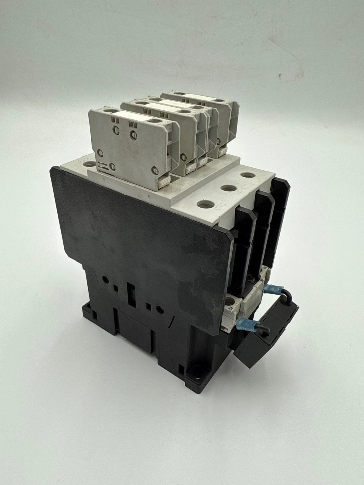 GE CL06A300M Contactor 80A 3P 600V 3PH 40HP Coil 110/120V Aux Contact BCLF01 Used