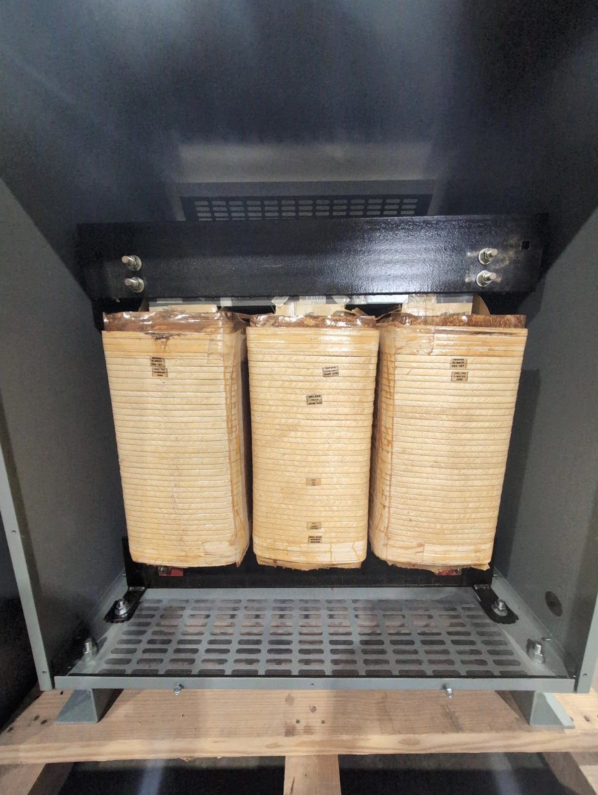 225KVA Siemens 3F5Y225D16 Transformer Pri 480V Sec 480/277V 3PH Outdoor 3R Encl New