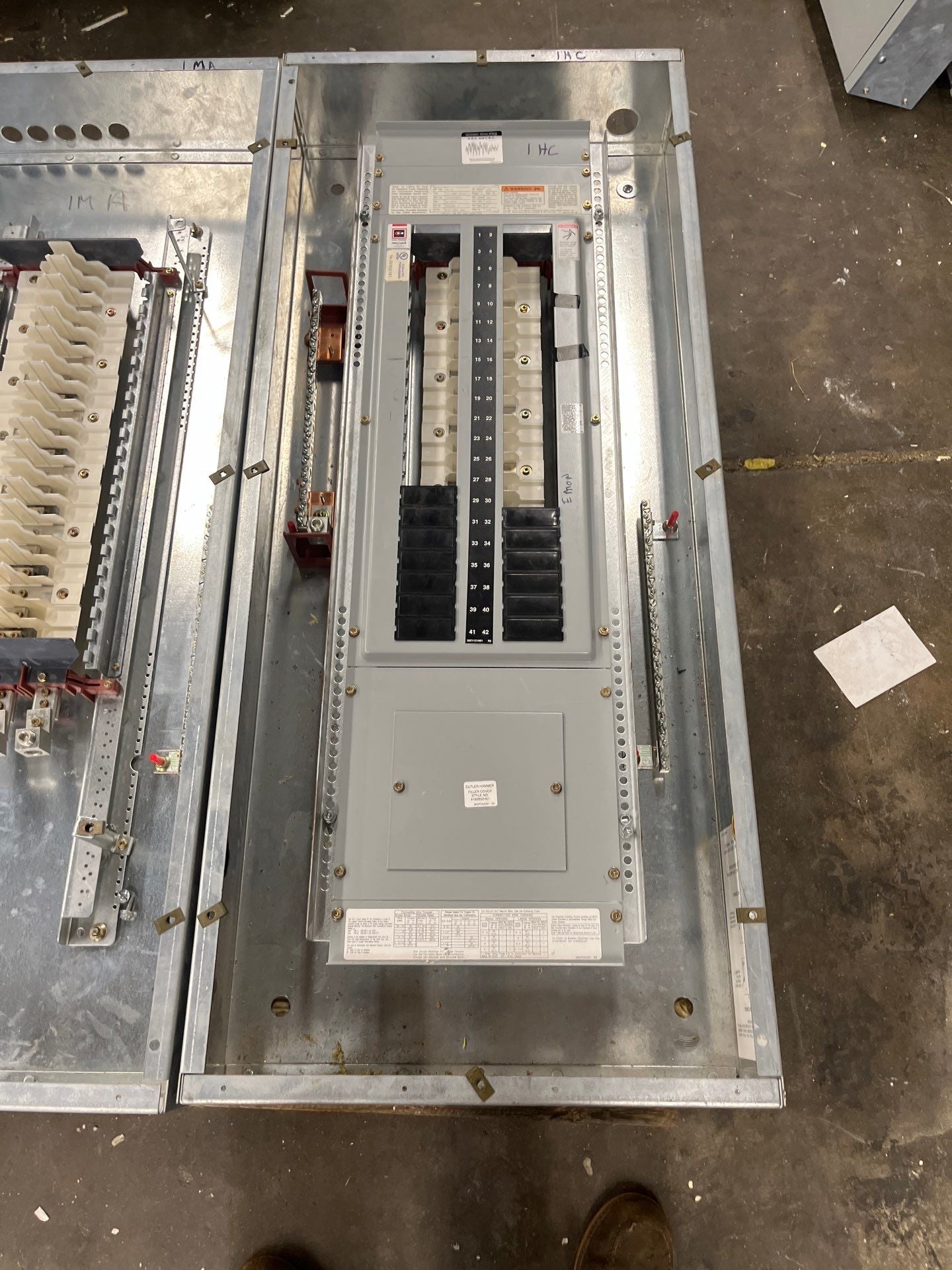 Cutler Hammer PRL2A Panelboard 225/480V 3PH 4W 42 Cir MLO Panel 225 Amp P592 Used