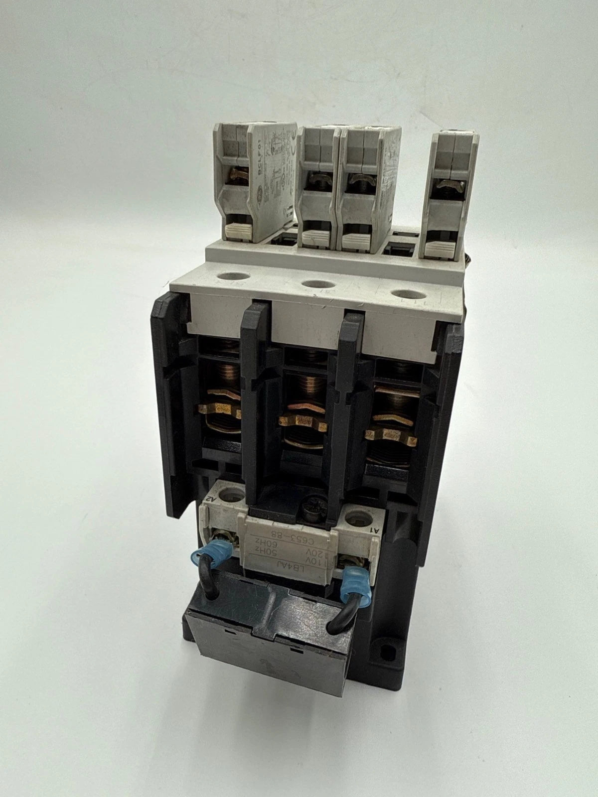 GE CL06A300M Contactor 80A 3P 600V 3PH 40HP Coil 110/120V Aux Contact BCLF01 Used