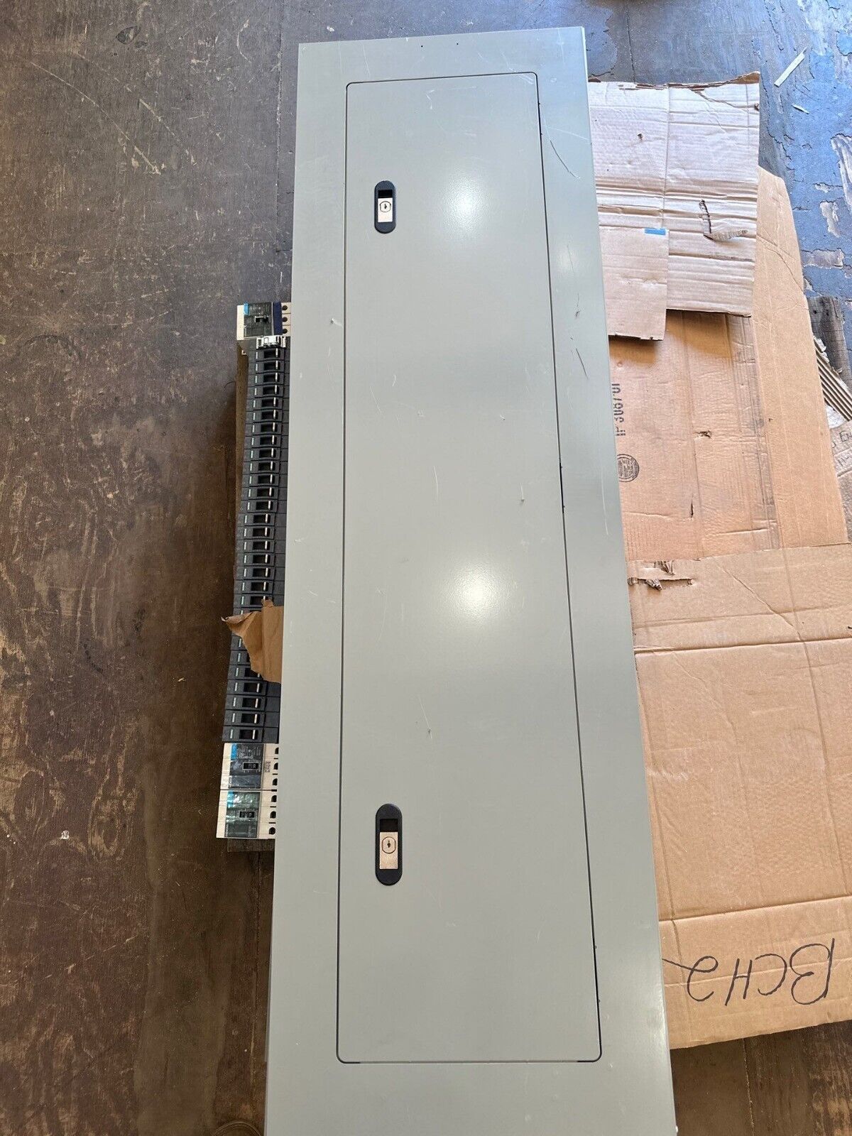 Siemens P1E42ML400ATST P1 Panelboard 400A 480/277V 3PH 4W 42 Cir Indoor Encl MLO P518 Used