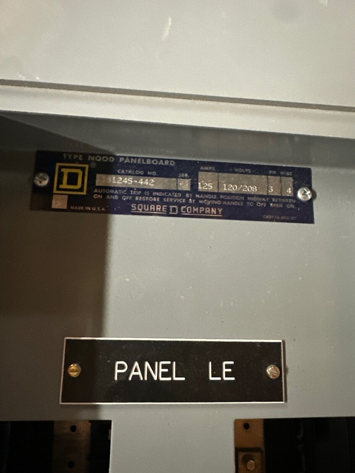 Square D NQOD Panelboard 125A 120/208V 1PH 3W 42 Cir Indoor Encl MCB Q2L32125 P466 Used