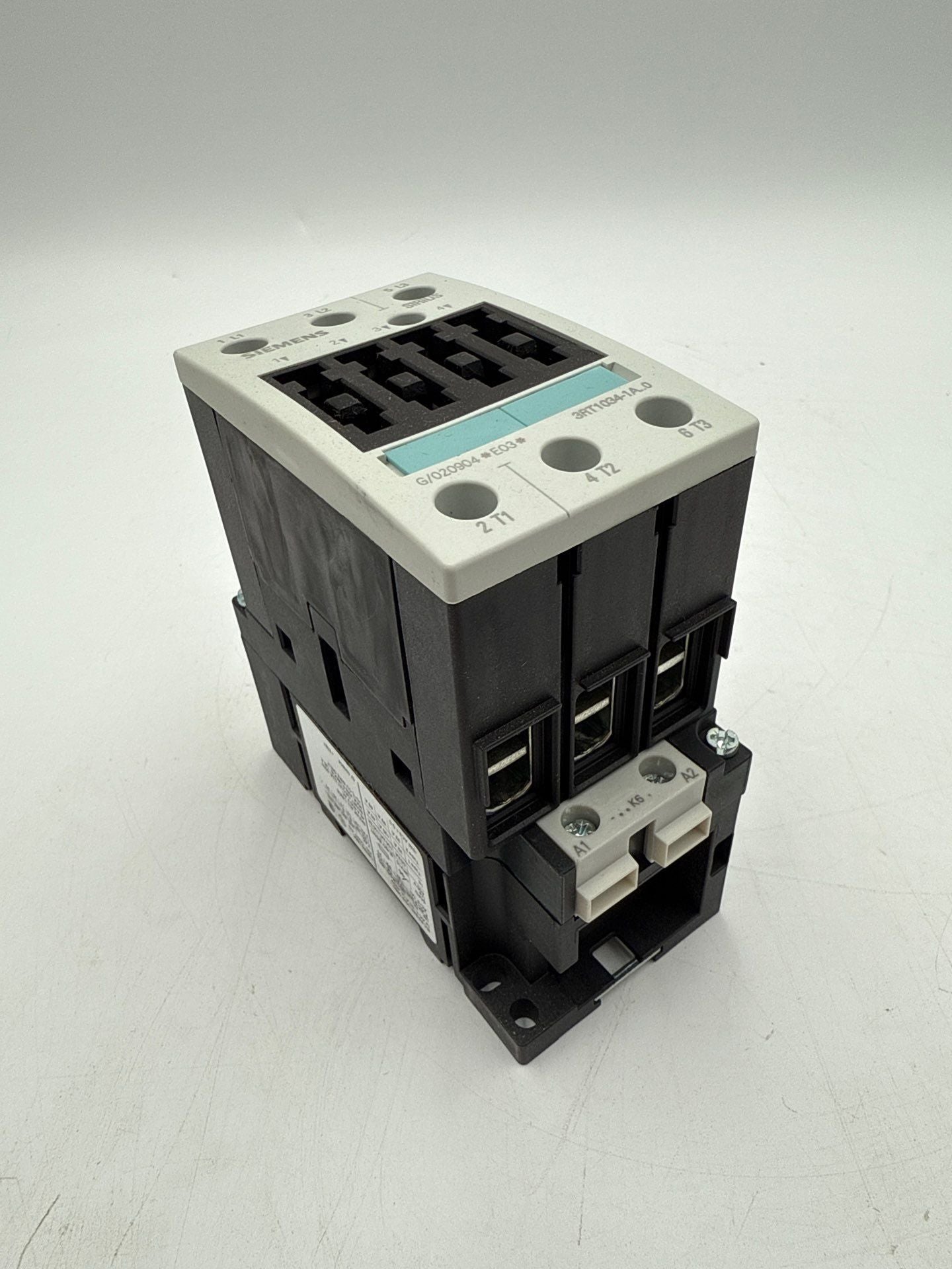 Siemens 3RT1034-1AK60 Contactor 32A 3P 600V 15kW Coil 110/120V New