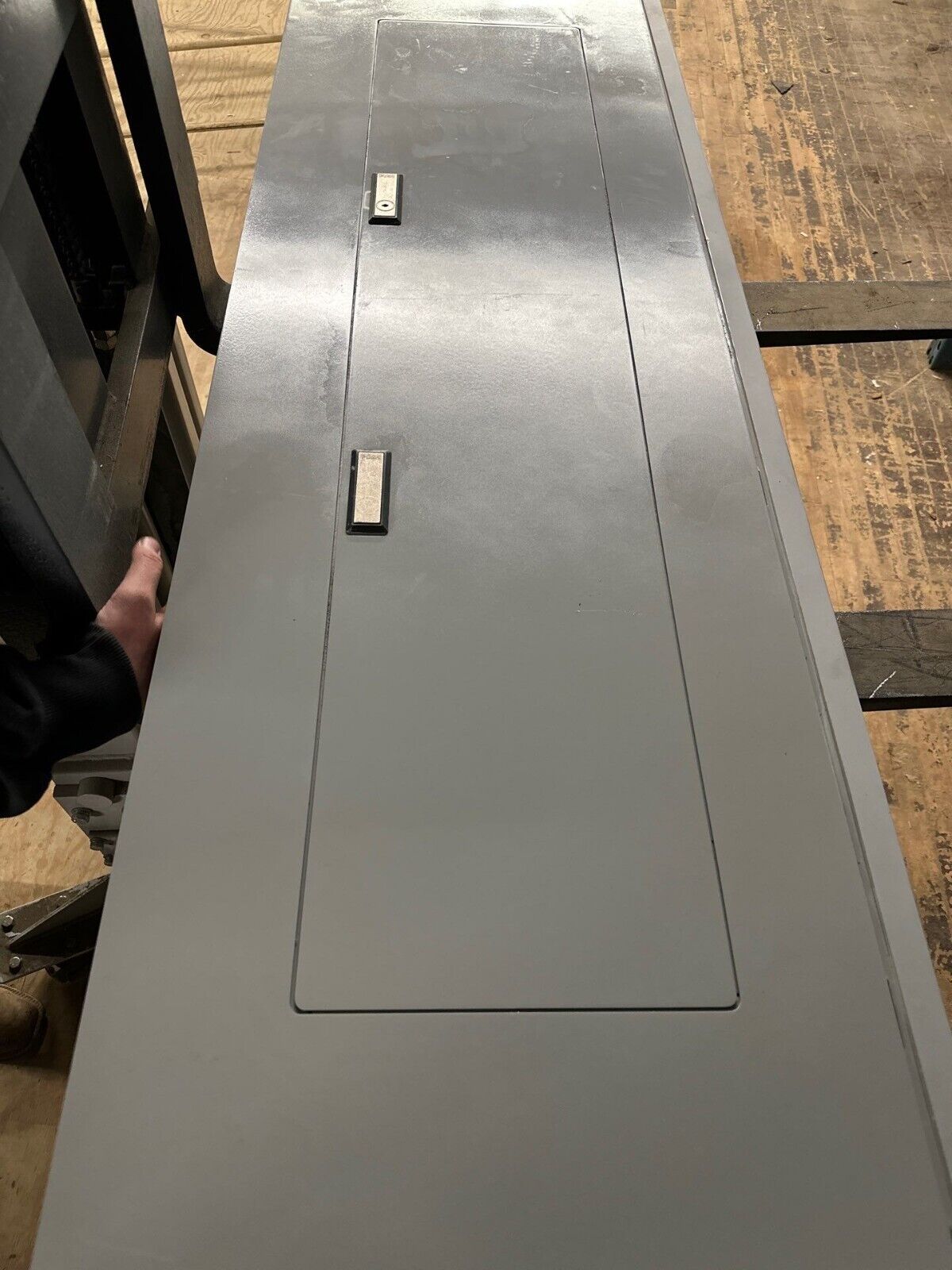 Cutler Hammer PRL1A Panelboard 400A 208Y/120V 3PH 4W Indoor Encl 42 Circuit MCB P473 New