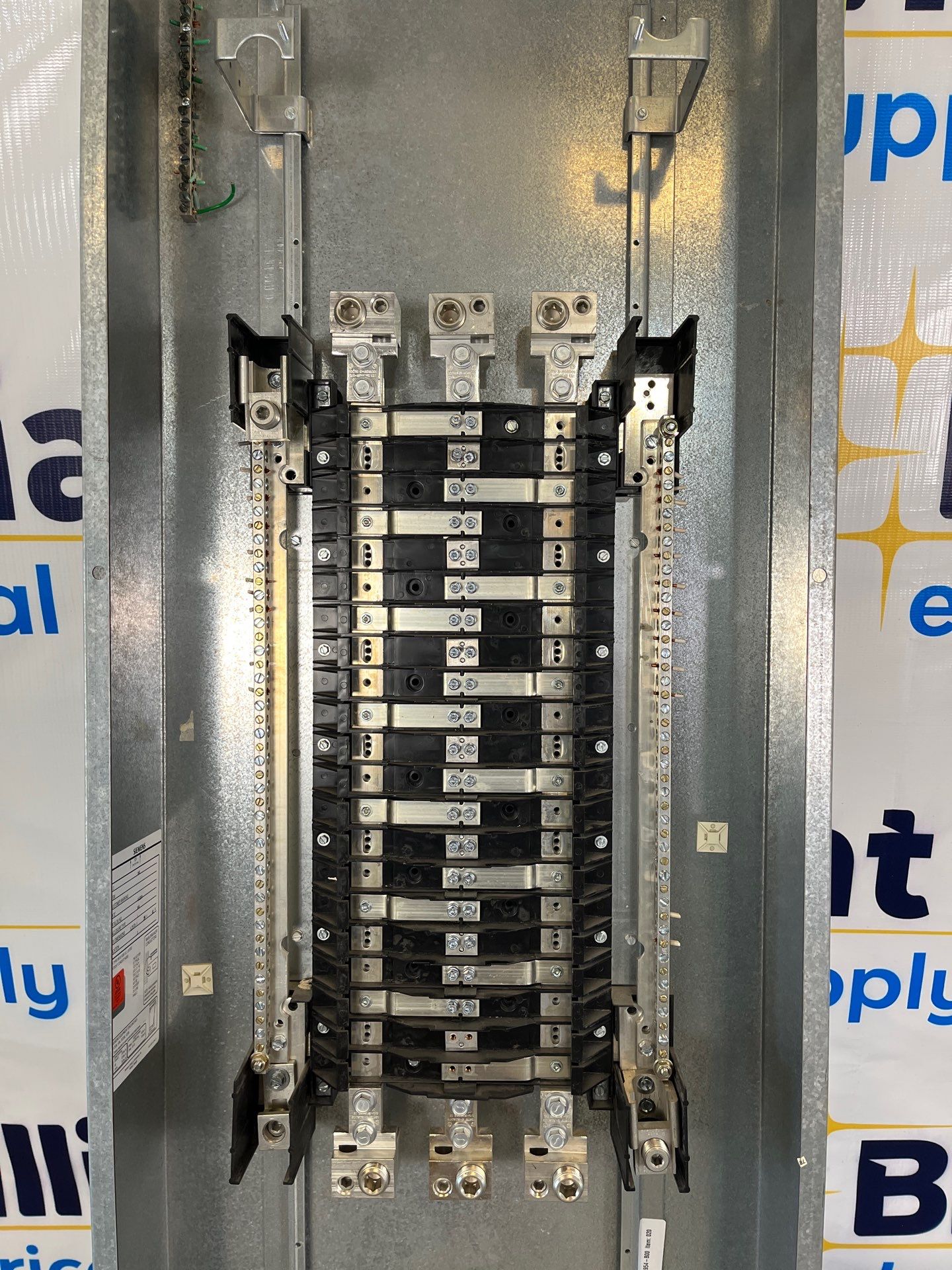 Siemens P1C42ML400ABF P1 Panelboard 400A 208/120V 3PH 4W 42 Cir MLO Indoor Encl B68 Box Used