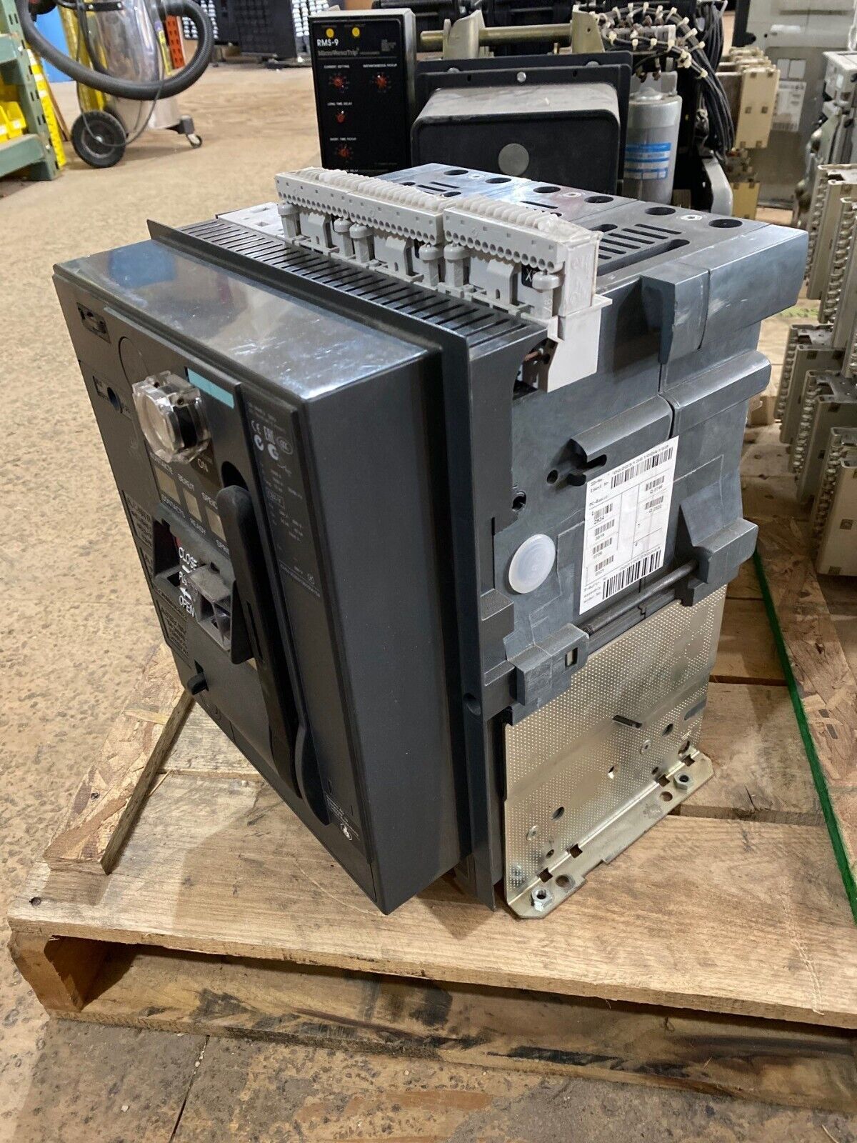 Siemens 3WL1120-2AA31-5FF4-Z Used
