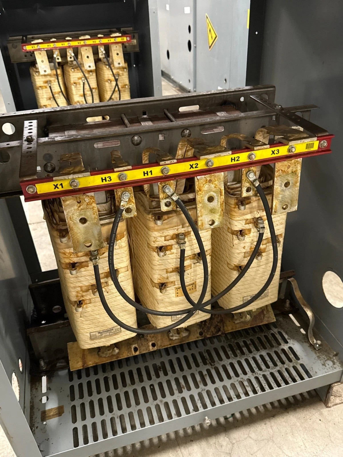 Square D 112.5KVA EE112T3H Transformer 3PH Pri 480V Sec 208Y/120V Indoor T282 Used