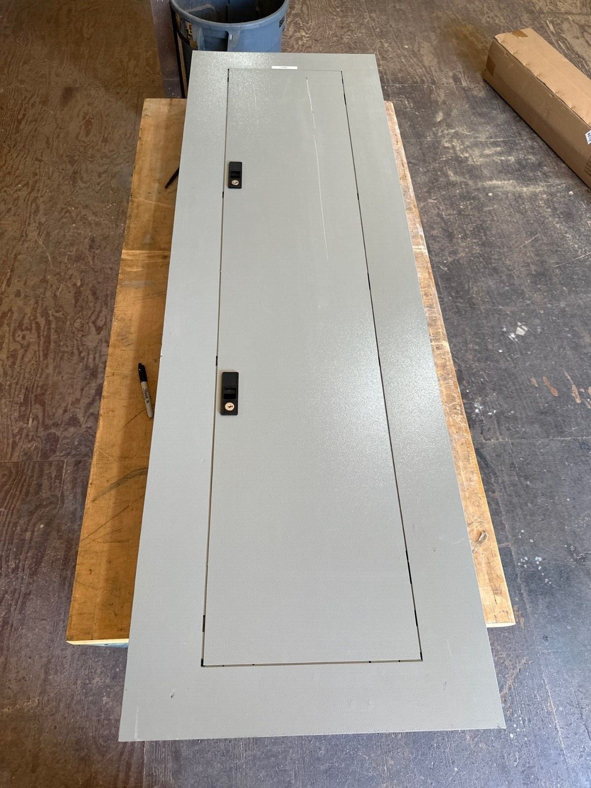 GE AEF3424MBX Panelboard 400A 480/277V 3PH 4W 42 Circuit Indoor Encl AB64B MCB P517 Used