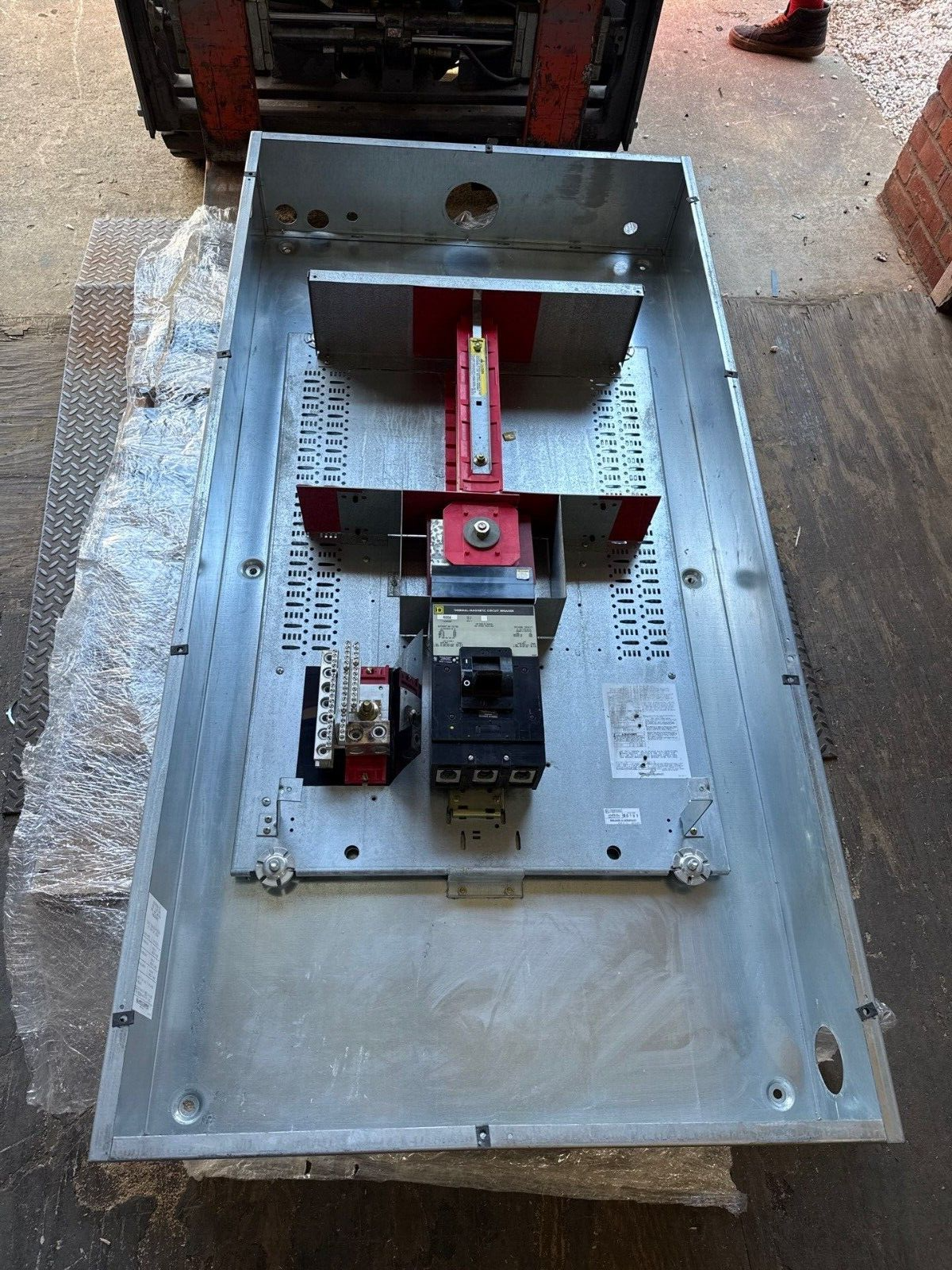 Square D I-Line Circuit Breaker 400A 480/277V 3PH 4W 18 Space MCB Main LA36400 Used