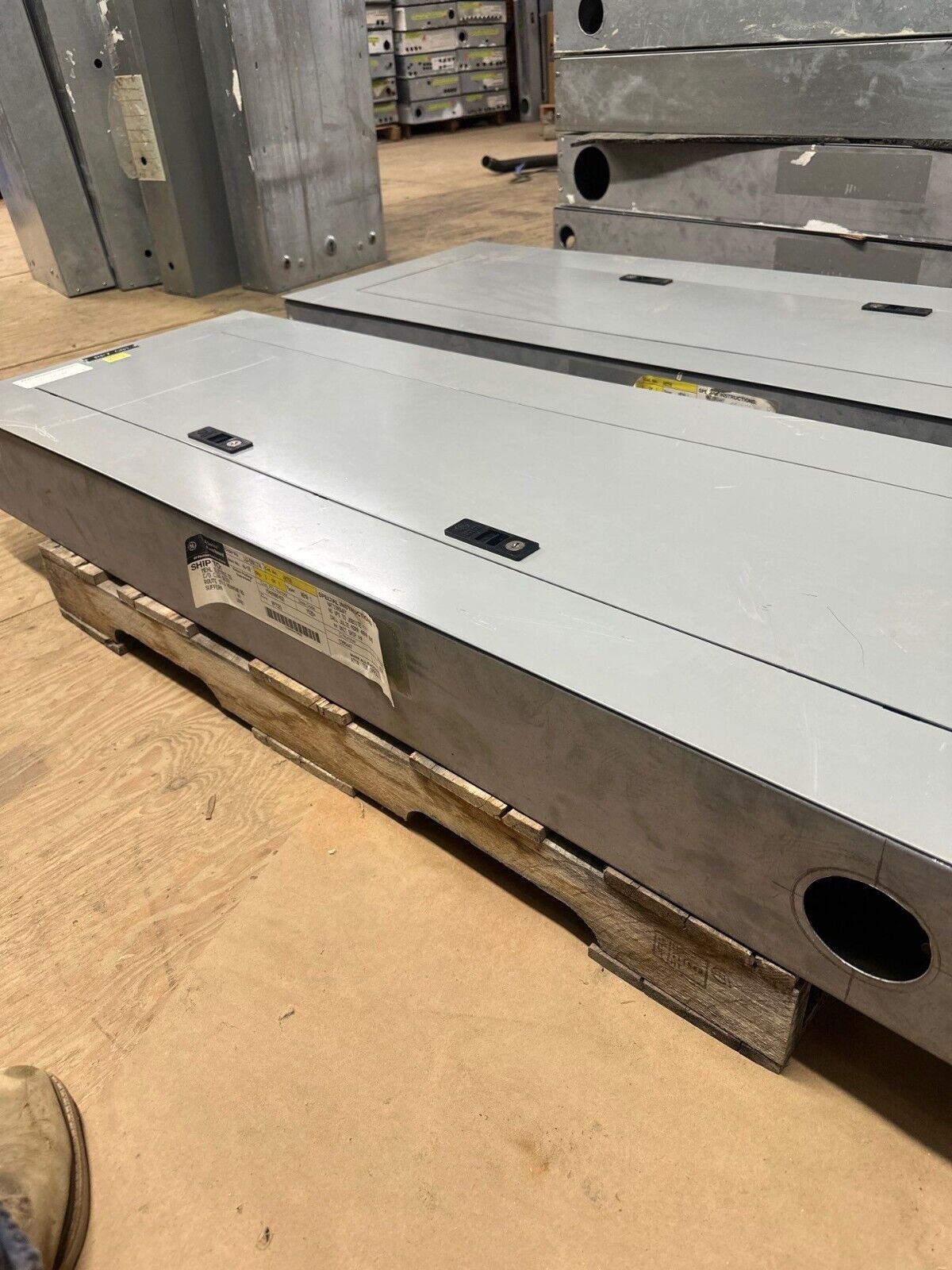 GE AQF3422ABX Panelboard 225A 208Y/120V 3PH 4W Indoor Encl 42 Circuit MCB AB55B P007 Used