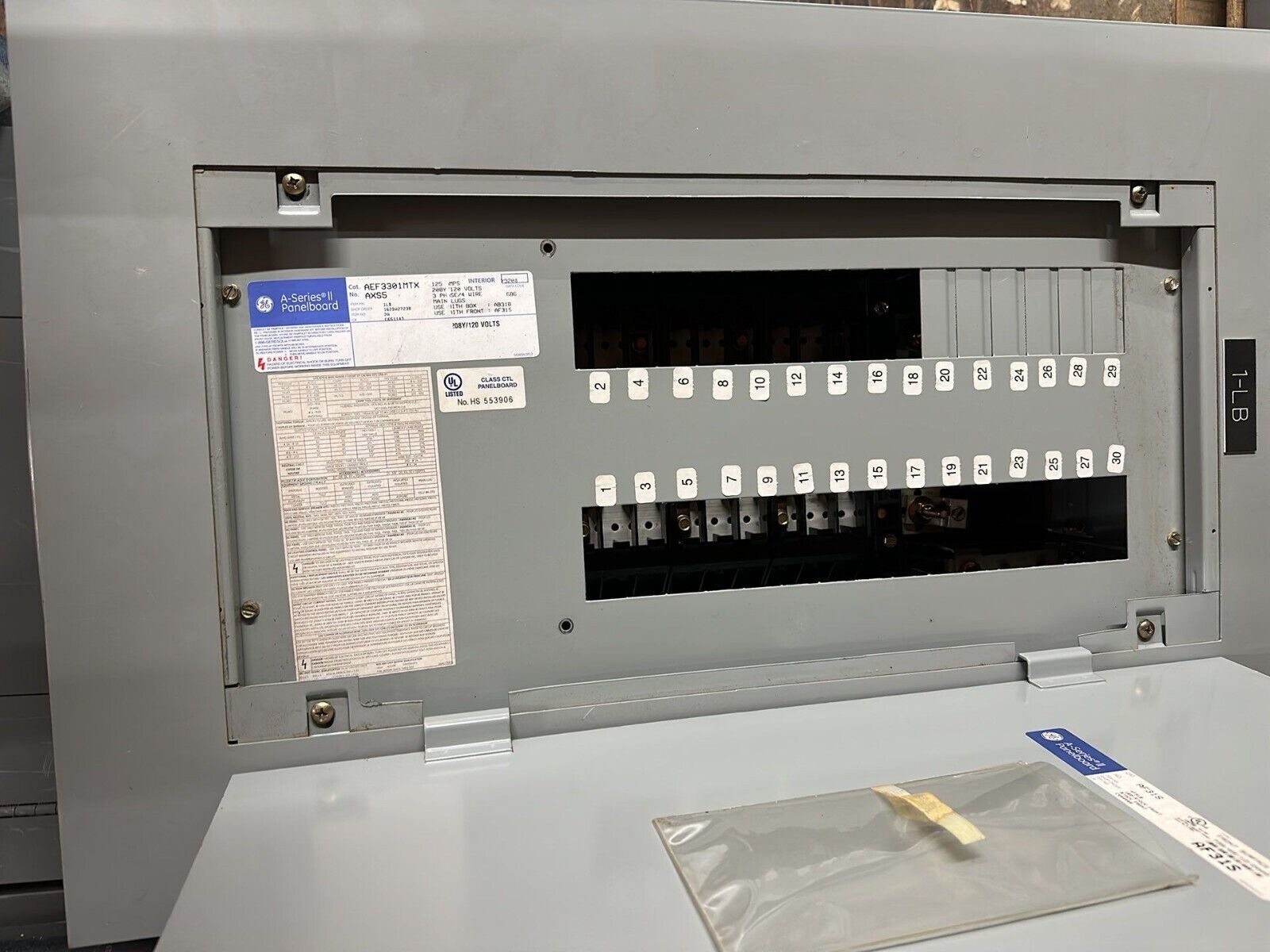 GE AEF3301MTX Panelboard 125A 208Y/120V 3PH 4W 30 Circuit 125 Amp MLO Box AB31B P241 Used