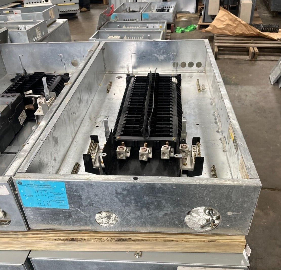 GE AEF3422MBX Panelboard 225A 480/277V 3PH MLO 4W 42 Circuit Indoor Encl AB43B P596 Used