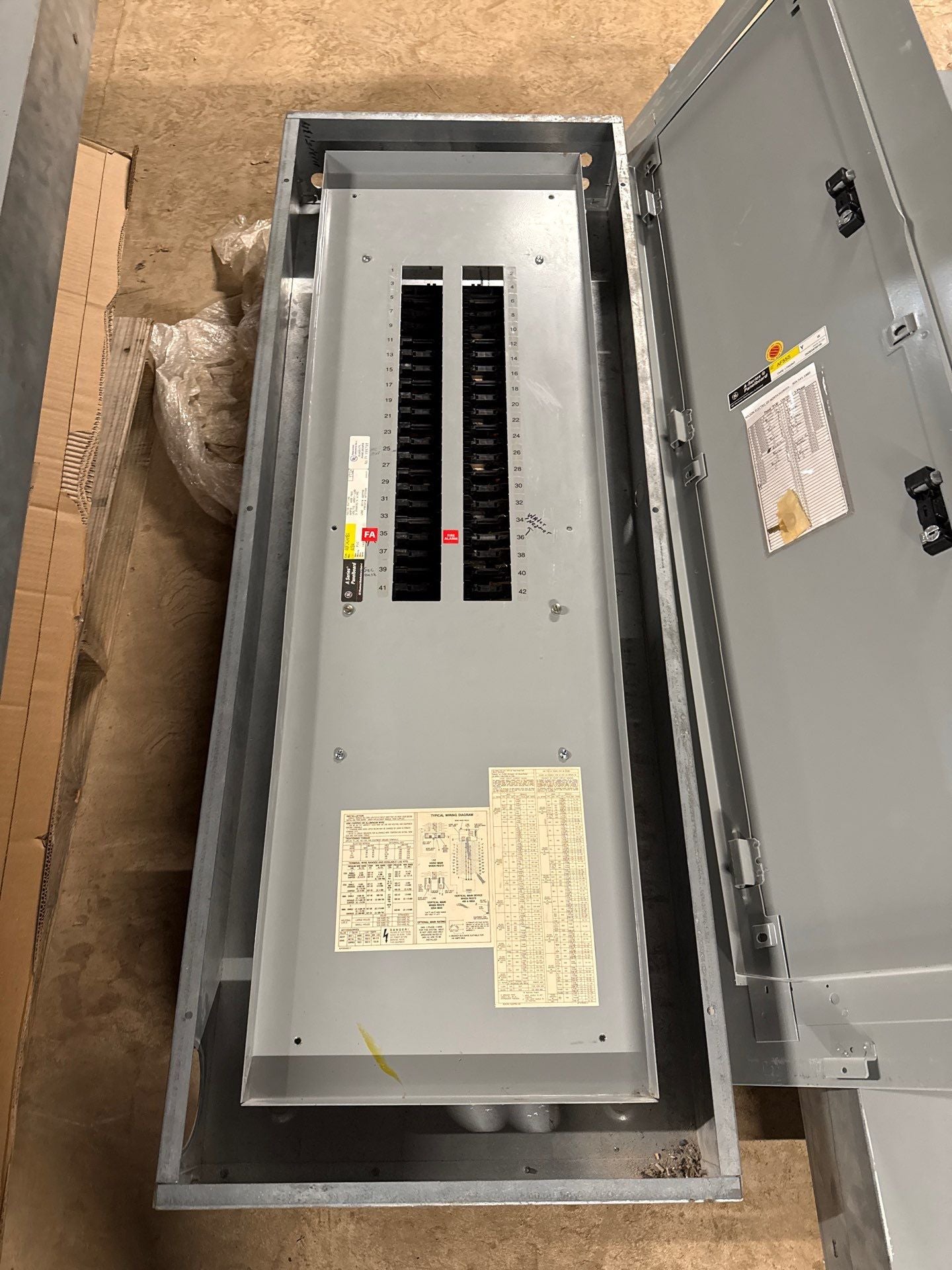 GE AQF3424MBX Panelboard 400A 208/120V 3PH 4W MLO Panel 400 Amp 42 Circuit P781 Used