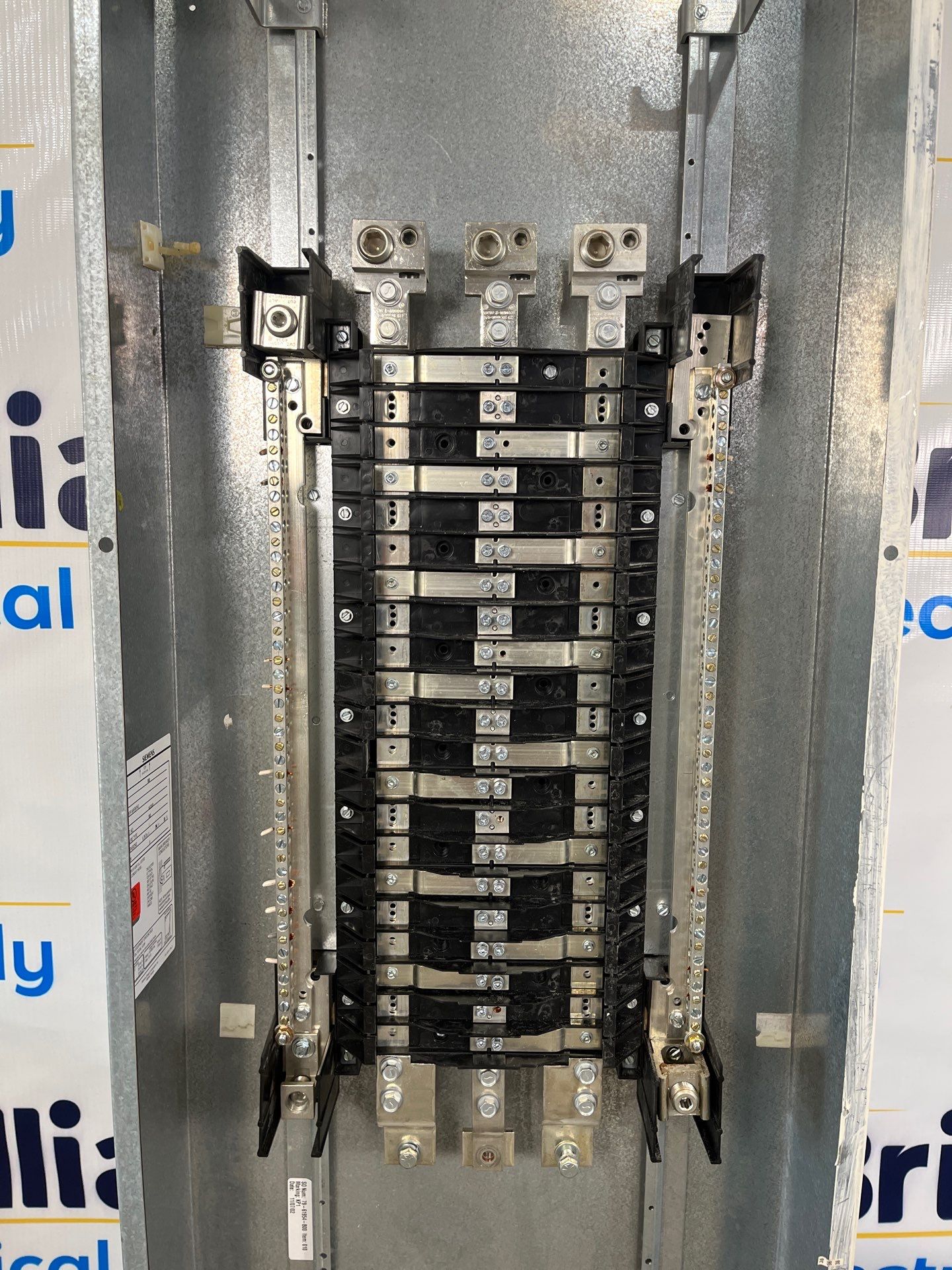 Siemens P1C42JX400ATF P1 Panelboard 400A 208/120V 3PH 4W 42 Circuit MCB Indoor Encl B68 Used