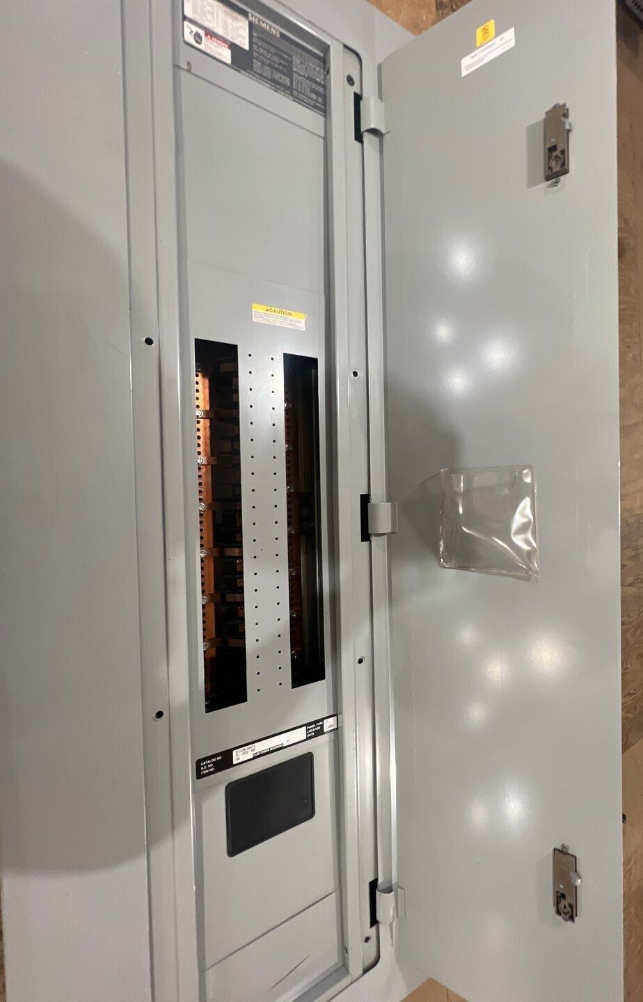 Siemens SEE42ML400CTS SE Panelboard 400A 480Y/277V 3PH 4W 42 Circuit MLO SBD68 P271 Used