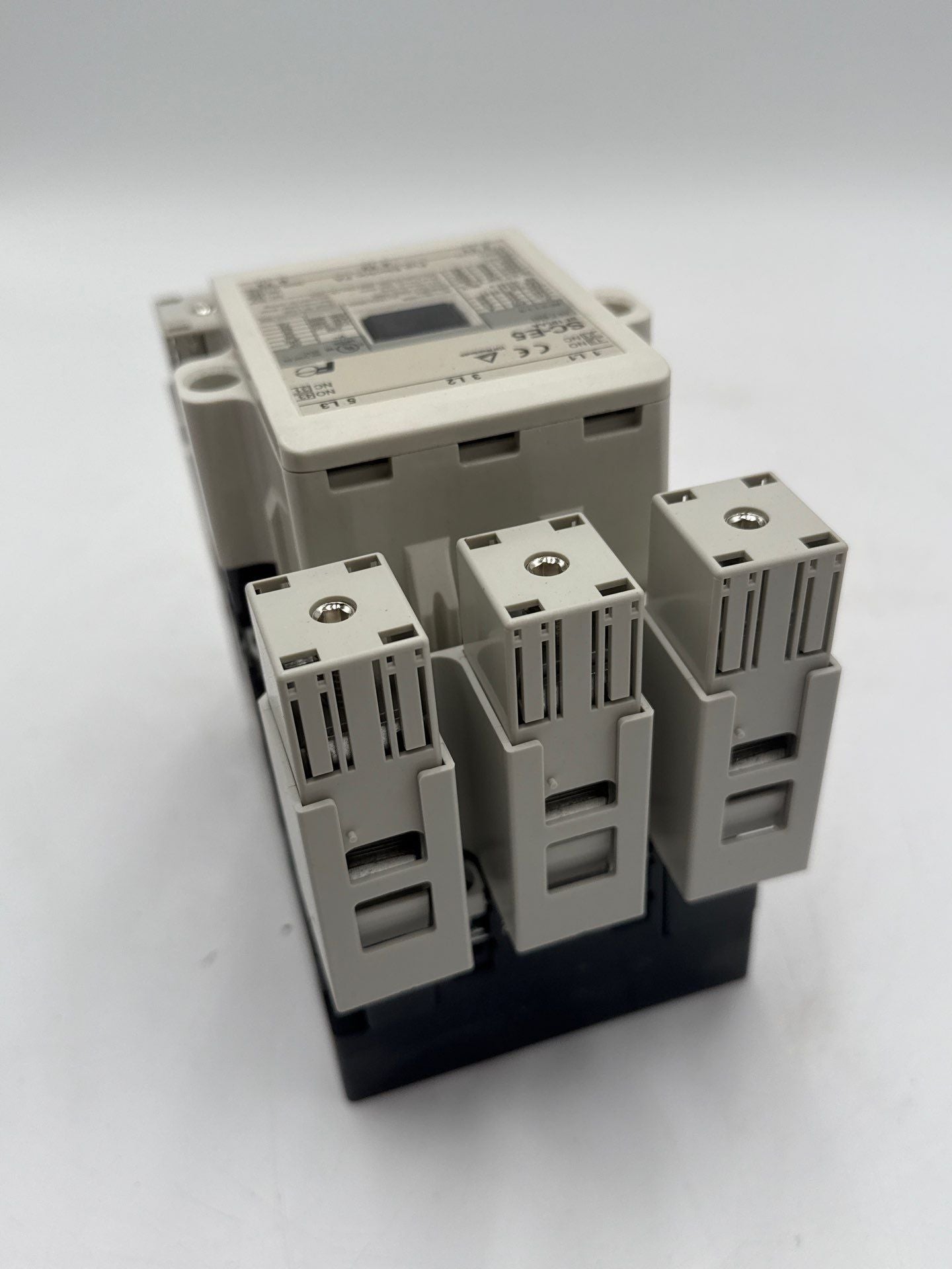 Fuji SC-E5 Contactor 105A 3P 600V Coil 460-575V 2NO 2NC New