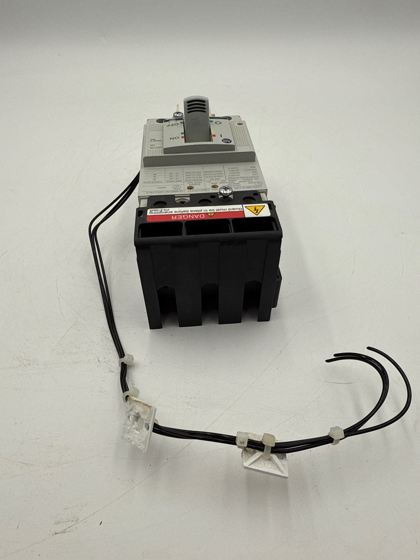 Allen Bradley 140G-G6C3-C30 Circuit Breaker 30A 3P 600V 140G 30 Amp 3 Pole Used