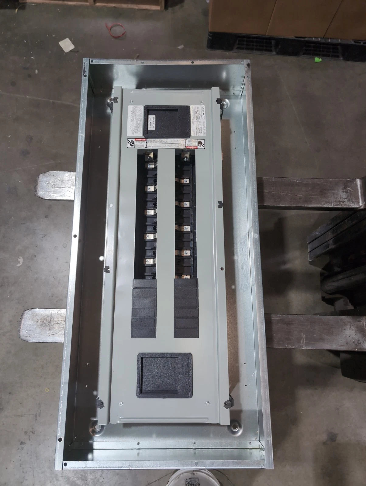 Siemens P1 Panelboard 250A 480/277V 3PH MLO Panel 250 Amp 42 Cir P1E42ML250ATST New