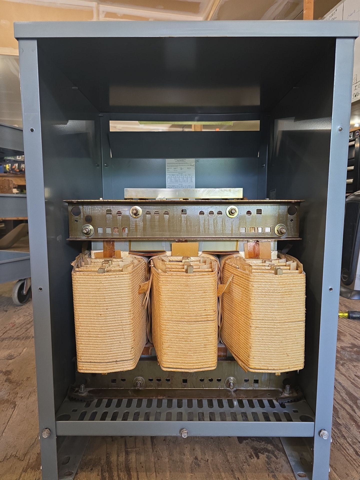 45kVA Square D 45T3H Sorgel Transformer 3PH Pri 480V Sec 208/120V Indoor T266 Used