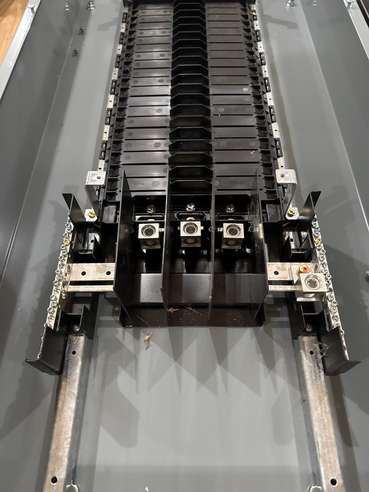 Square NF442L2C Panelboard 250A 600/347V 3PH 4W MLO Panel 250 Amp 42 Cir 3R Encl New