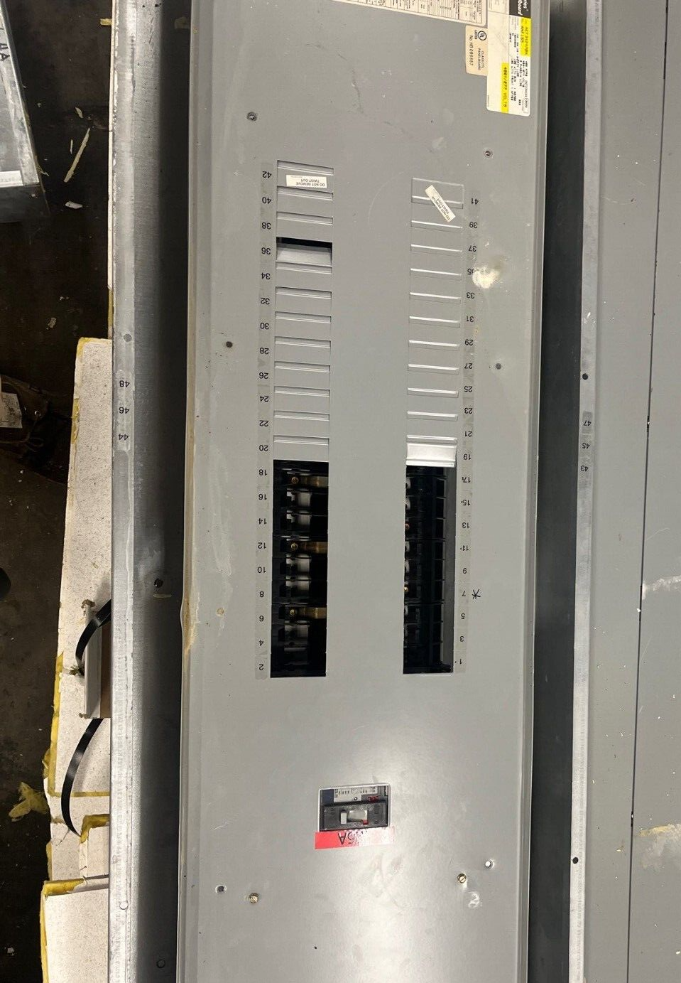 GE AEF3424MBX Panelboard 400A 480/277V 4W 3PH Indoor Encl 42Cir SFHA36AT0250 MLO P583 Used