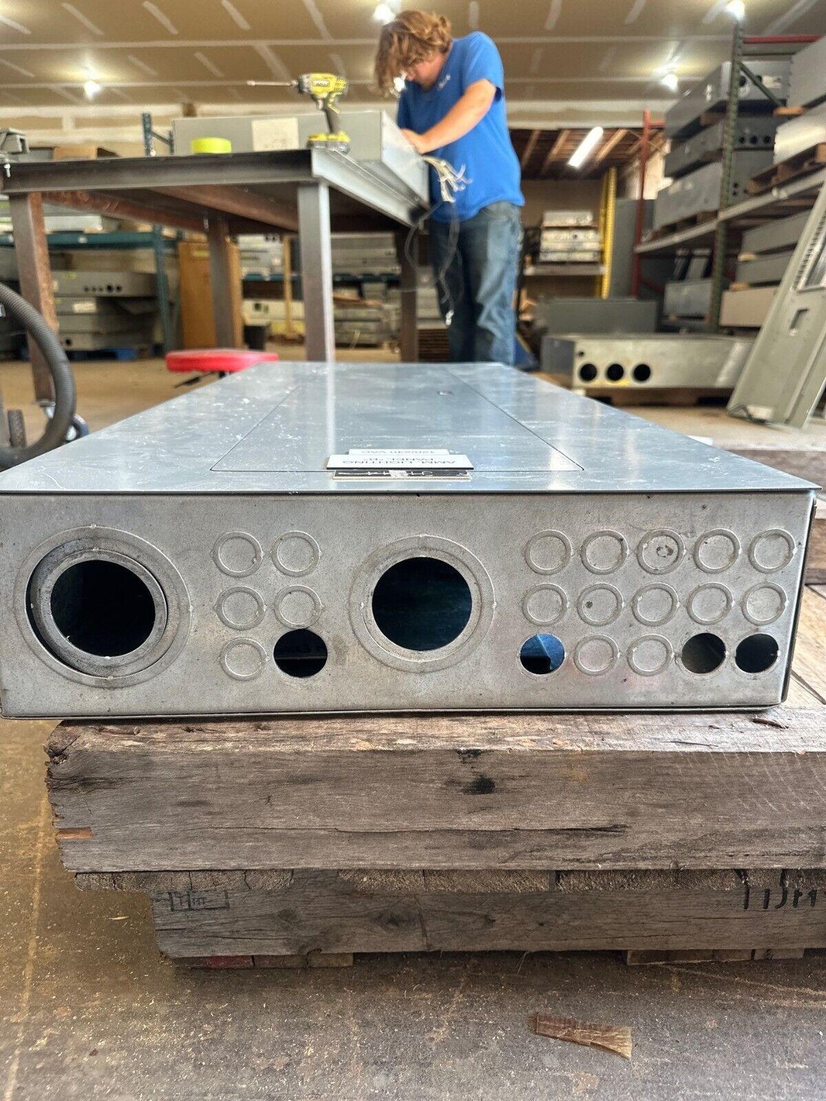 Square D NQOD Panelboard 200A 120/240V 1PH 3W 42 Cir Indoor Encl MCB QBL22200 P533 Used